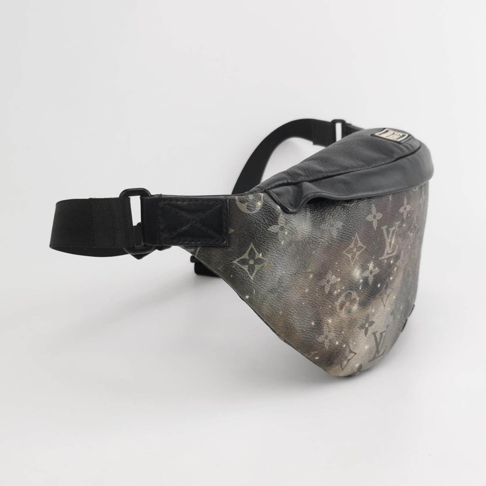 Louis Vuitton Bumbag 2019 Monogram Galaxy Discovery Black In Good Condition In AUBERVILLIERS, FR