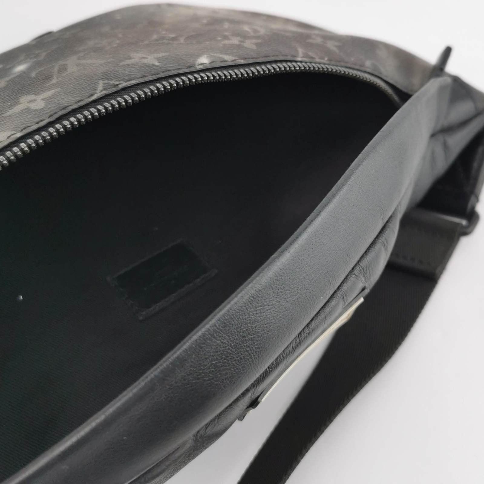 Women's Louis Vuitton Bumbag 2019 Monogram Galaxy Discovery Black