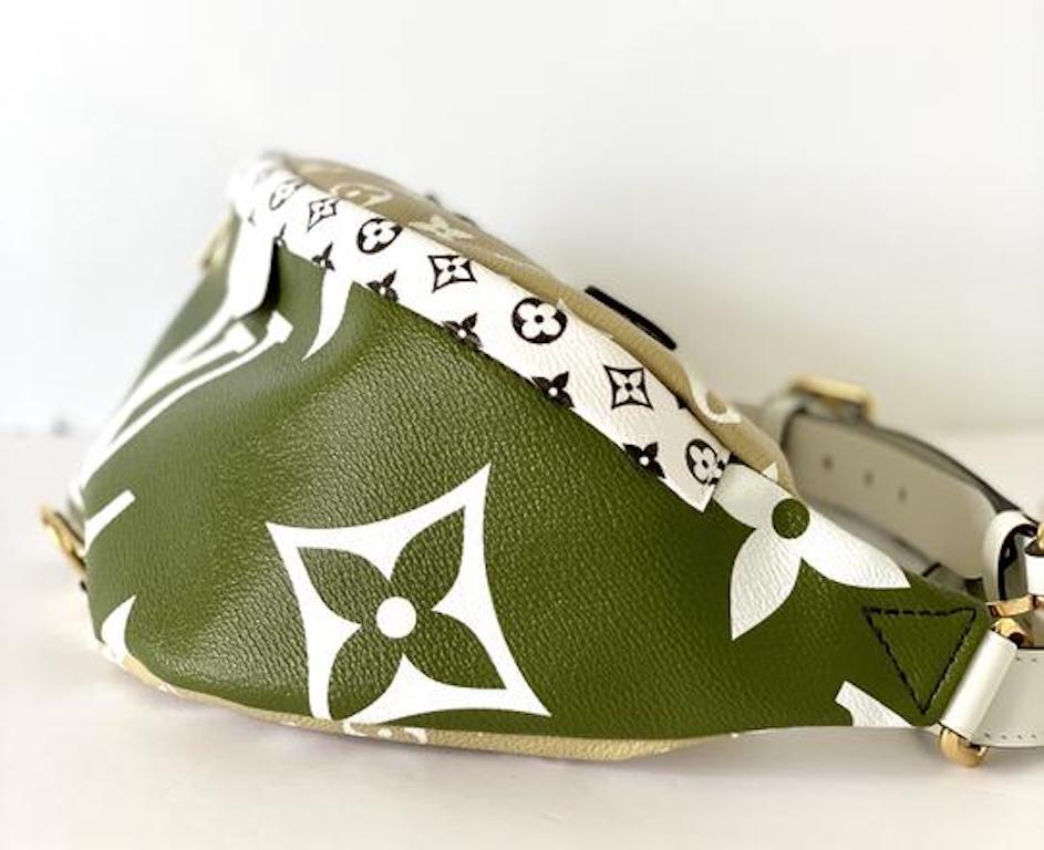 Louis Vuitton Bumbag Limited Runway Giant Monogram Khaki 870427 Green Canvas  In New Condition In West Chester, PA