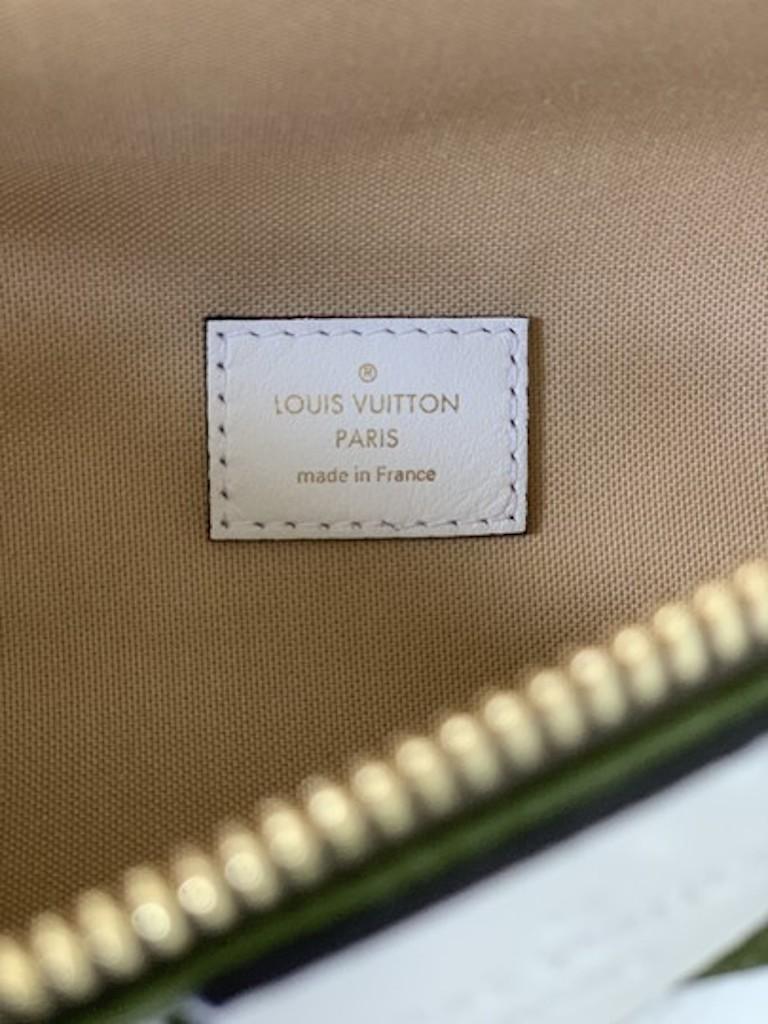 Women's or Men's Louis Vuitton Bumbag Limited Runway Giant Monogram Khaki 870427 Green Canvas 