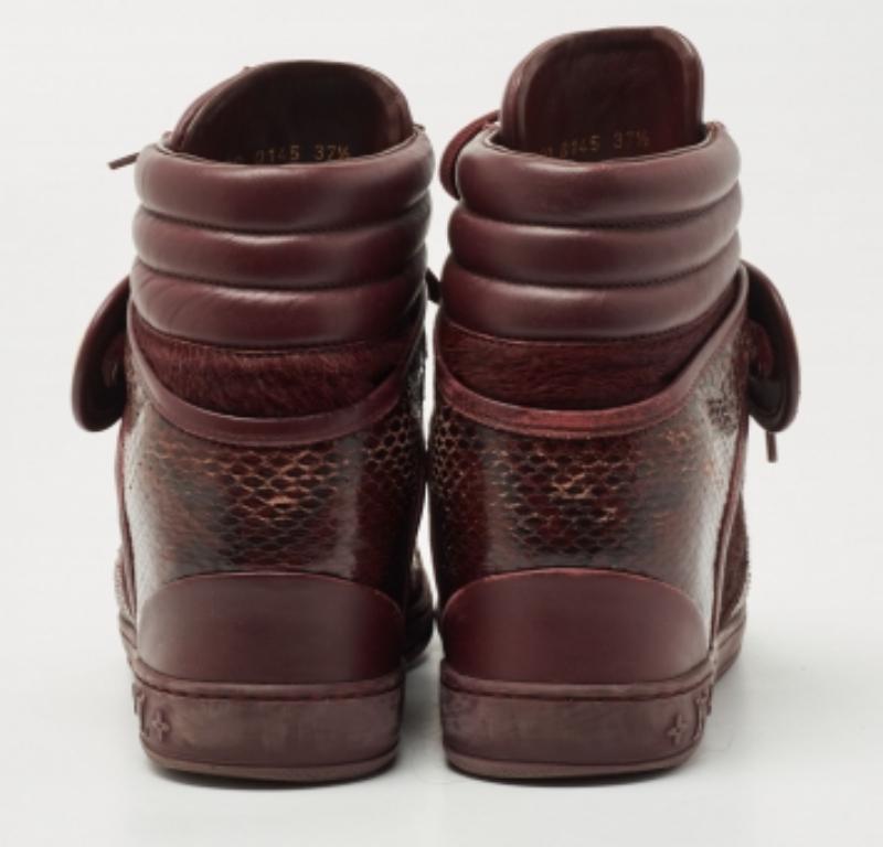 Louis Vuitton - Sneakers alte in pelle di vitello e pitone bordeaux - misura 37,5 In condizioni buone in vendita a Dubai, Al Qouz 2