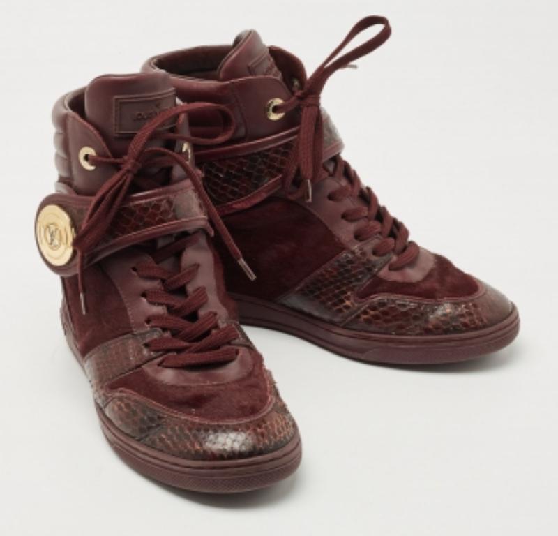 Louis Vuitton - Sneakers alte in pelle di vitello e pitone bordeaux - misura 37,5 in vendita 1