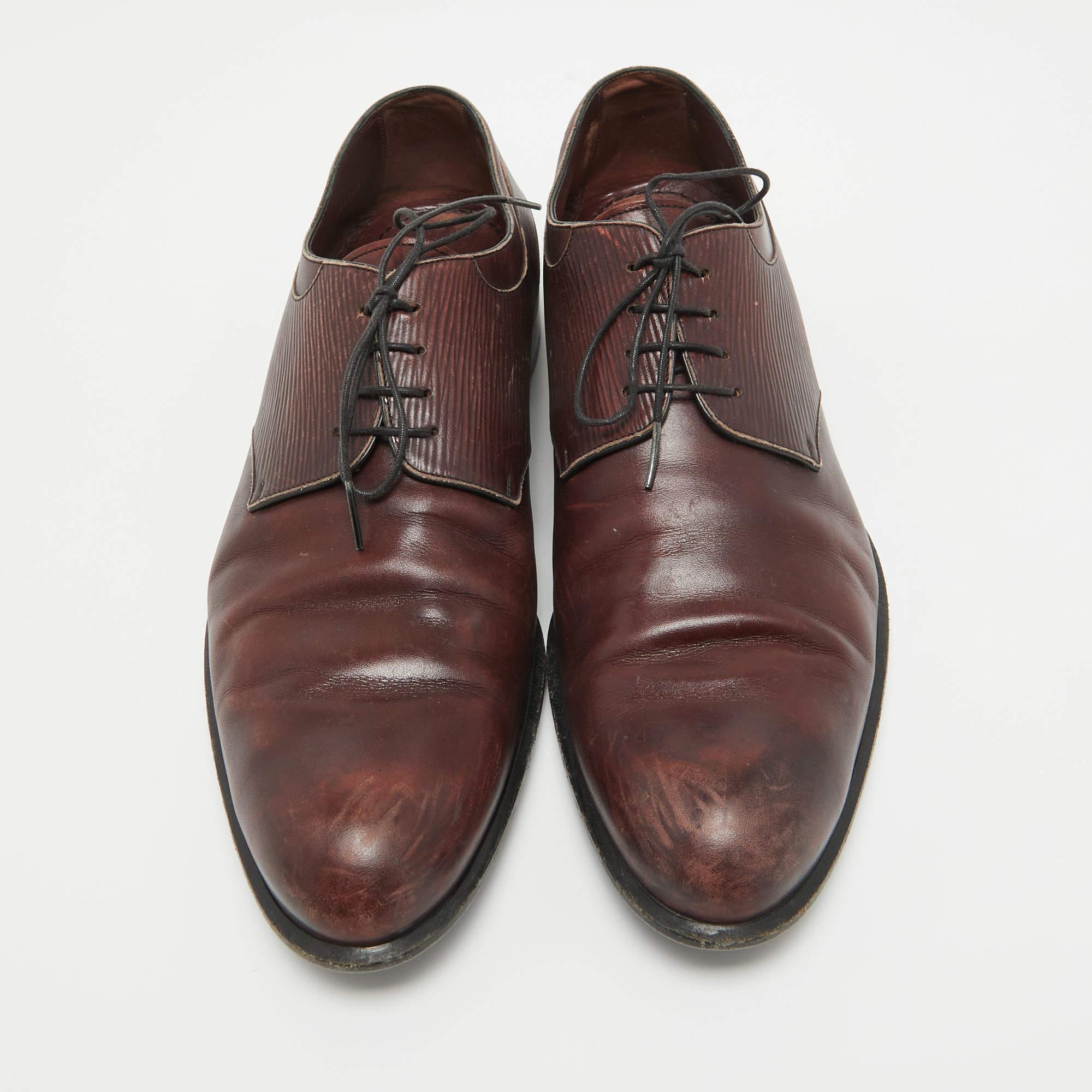 Elevate your look by adding these smart shoes to your ensemble. They make a sharp statement piece to heighten your daily outfits or to wear on special occasions.

