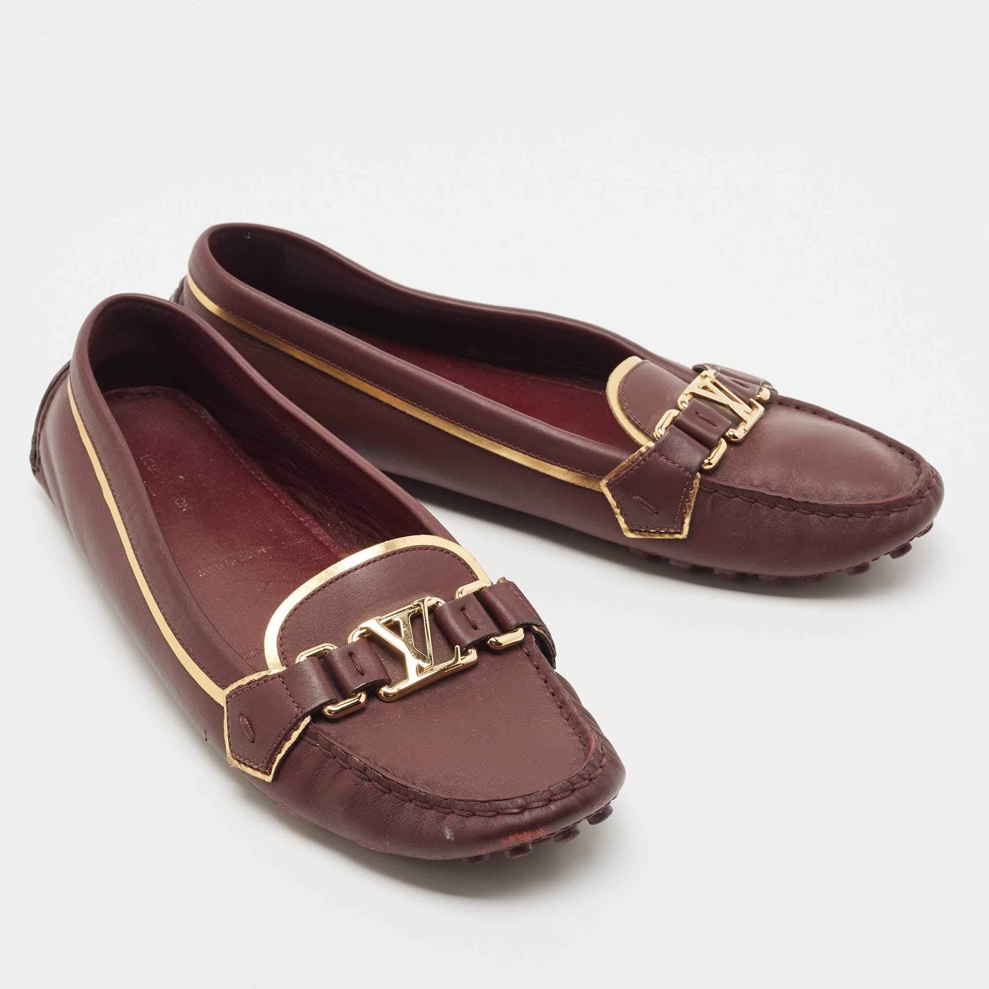 Louis Vuitton Burgundy/Gold Leather Oxford Loafers Size 41 In Good Condition In Dubai, Al Qouz 2
