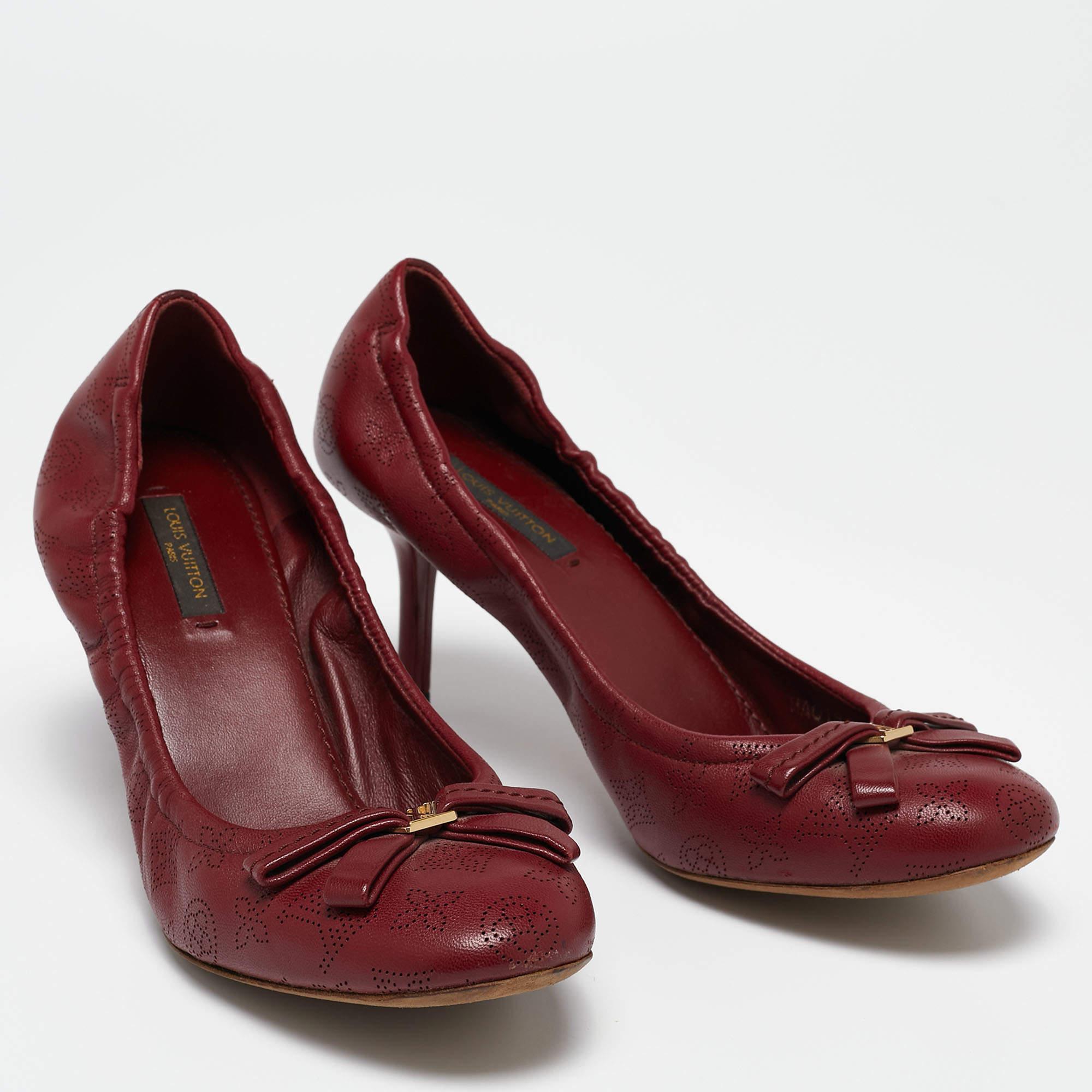 Louis Vuitton Burgundy Leather Bow Fiance Pumps Size 36.5 In Good Condition In Dubai, Al Qouz 2