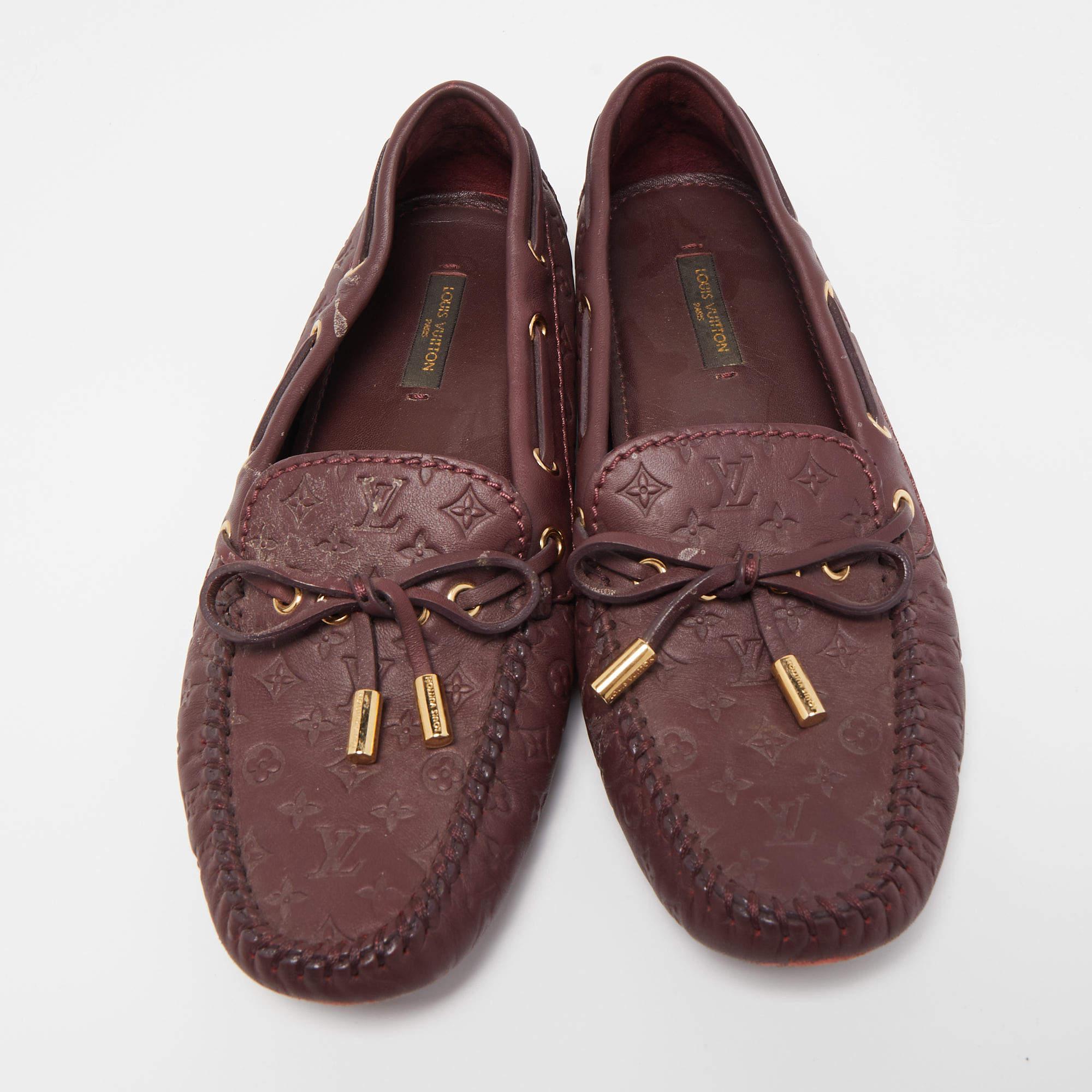 Louis Vuitton Burgundy Leather Gloria Loafers  In Good Condition For Sale In Dubai, Al Qouz 2