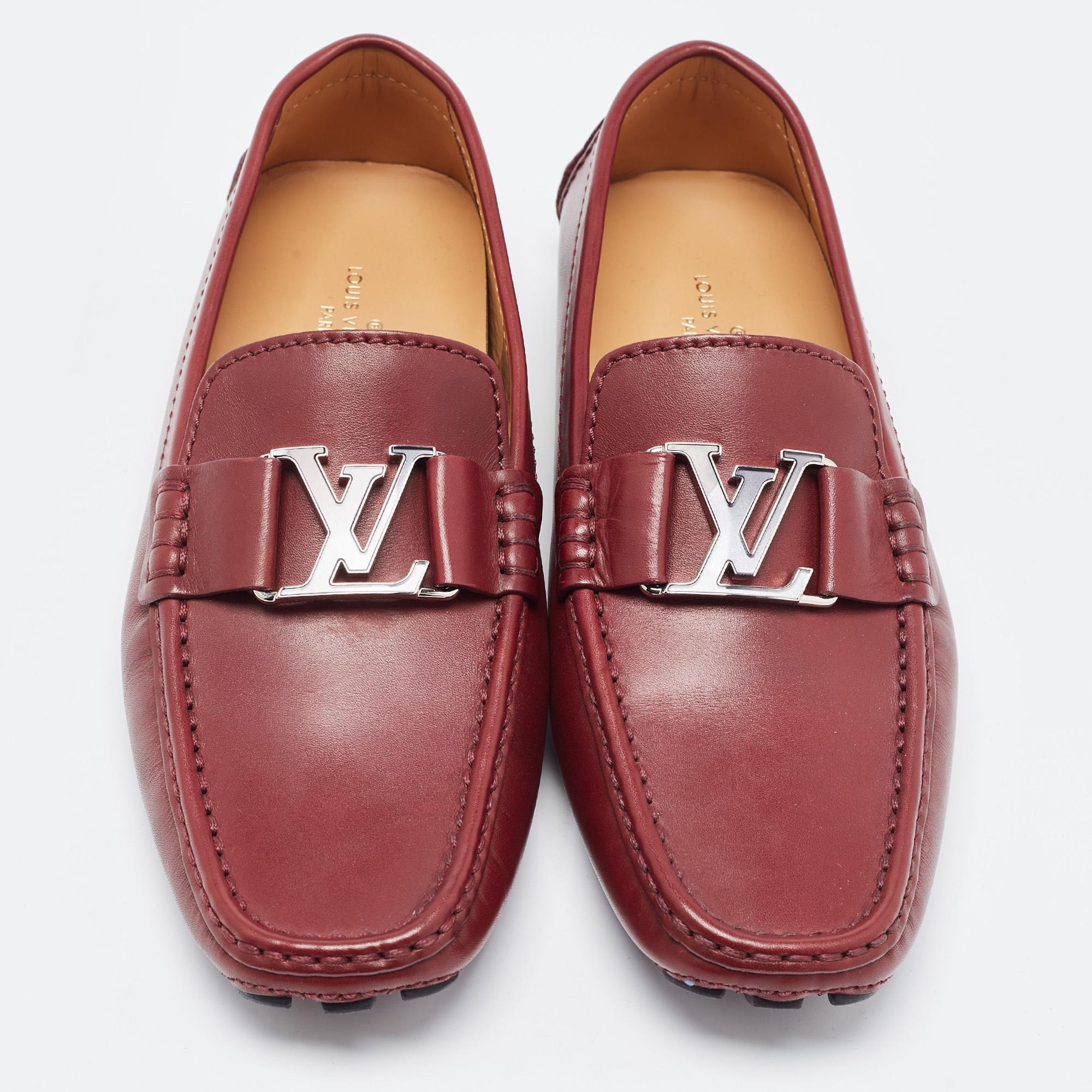 To perfectly complement your attires, we bring you this pair of loafers that speak nothing but style. The shoes have been crafted with skill and are designed to be easy to slip on. They are just the right choice to complement your fashionable side.

