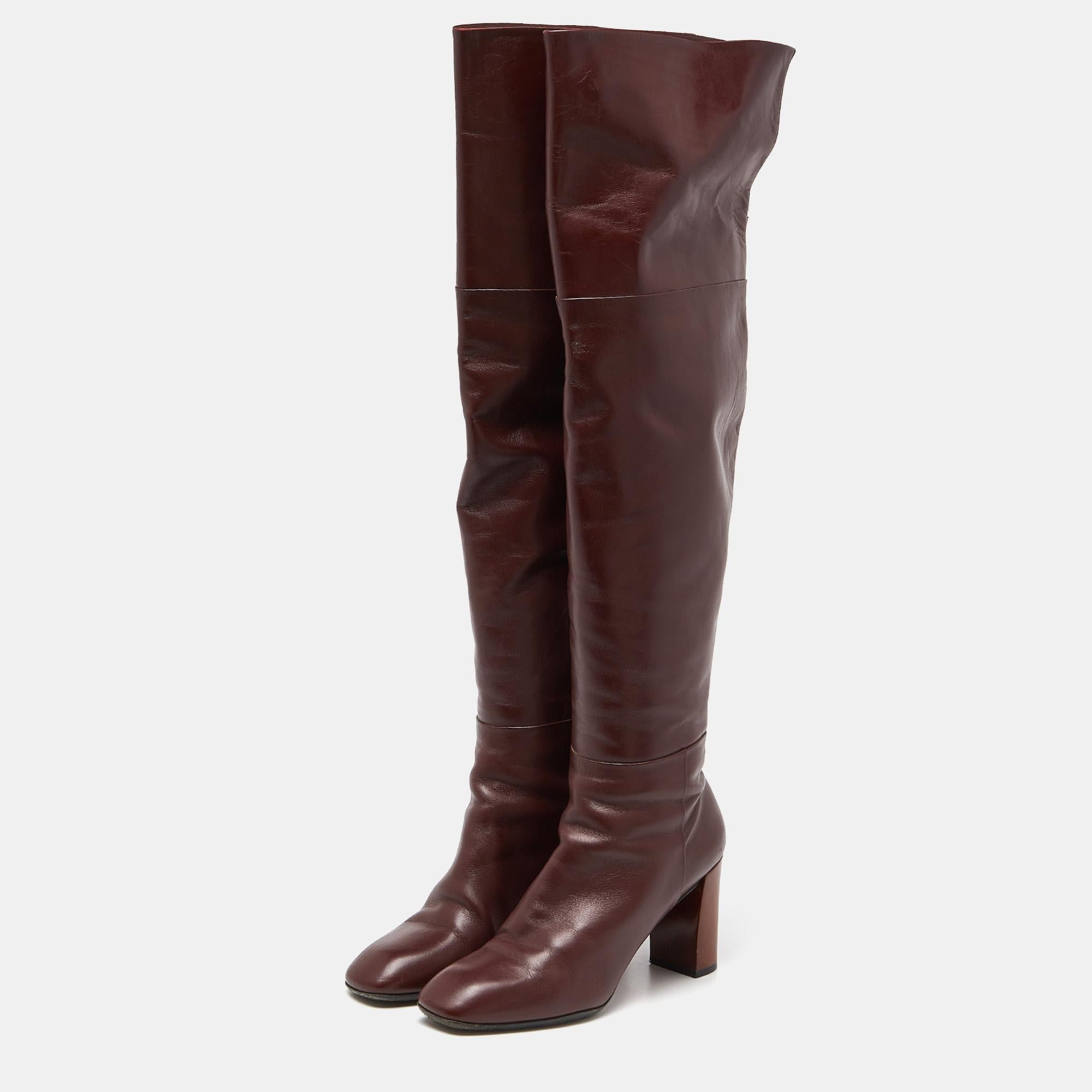 Enjoy the most fashionable days with these stylish LV boots. Modern in design and craftsmanship, they are fashioned to keep you comfortable and chic!
