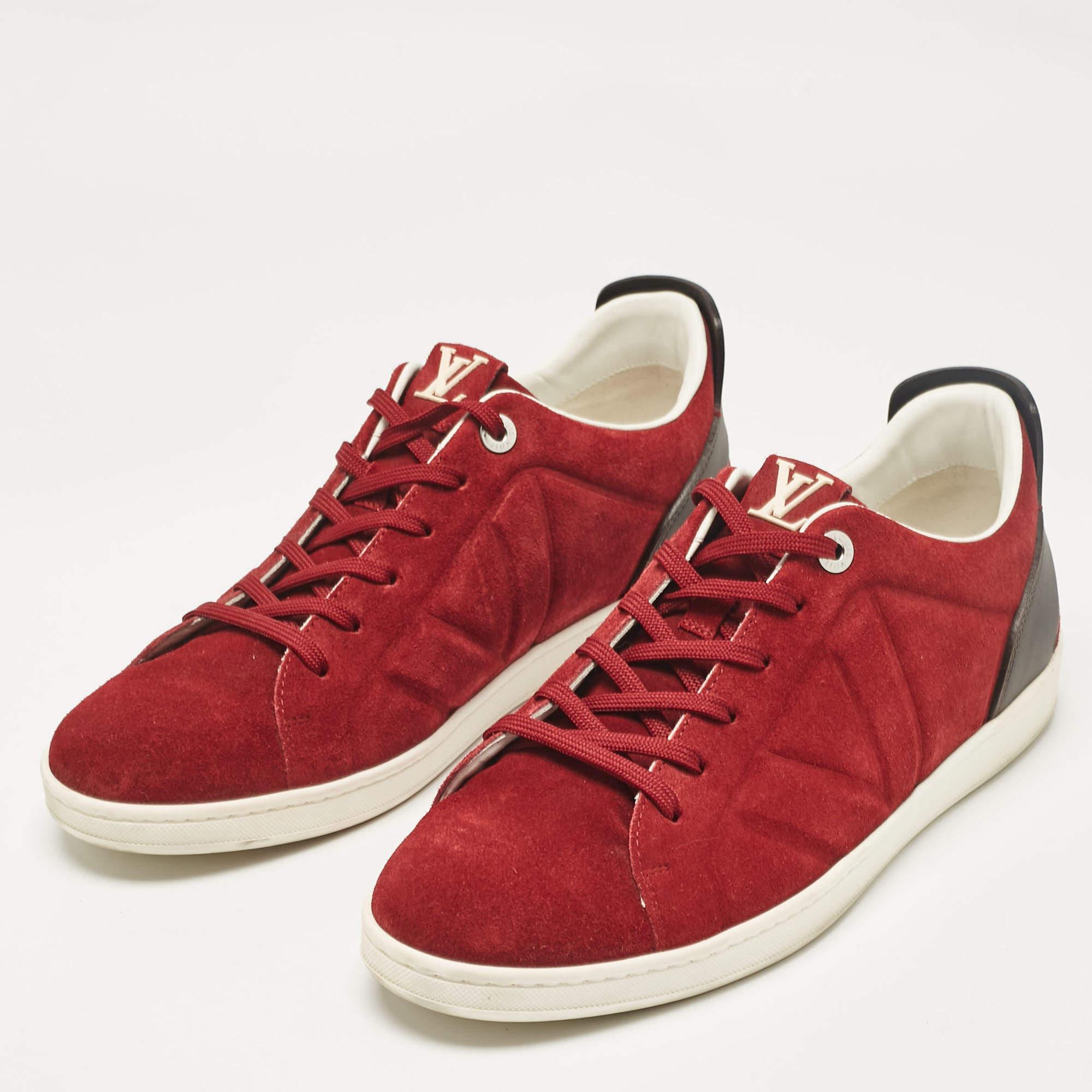 Coming in a classic silhouette these designer sneakers are a seamless combination of luxury comfort and style. These sneakers are designed with signature details and comfortable insoles.
