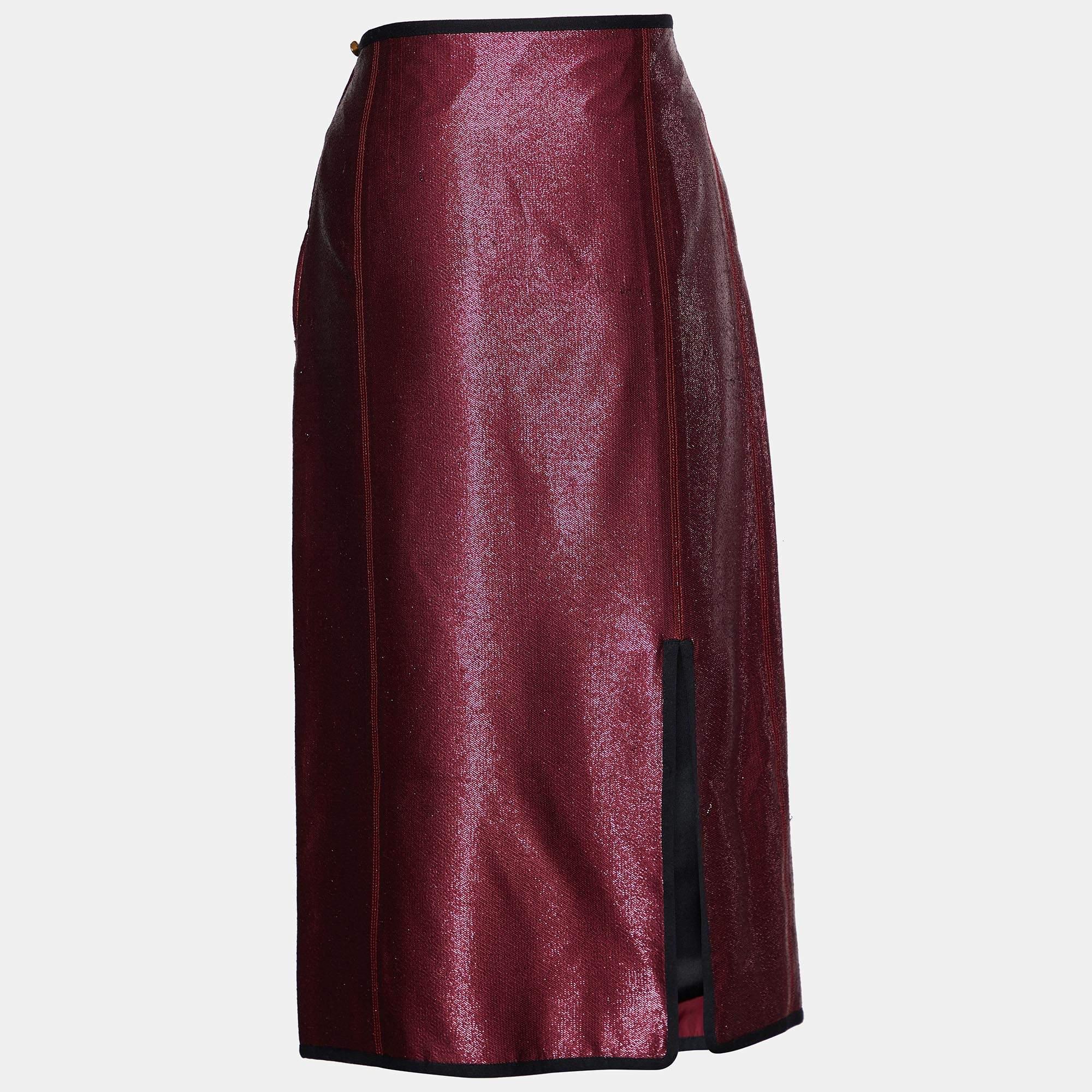 This elegant LV skirt is worth adding to your closet! Crafted from fine materials, it is exquisitely designed into a flattering shape.

Includes: Original Hanger
