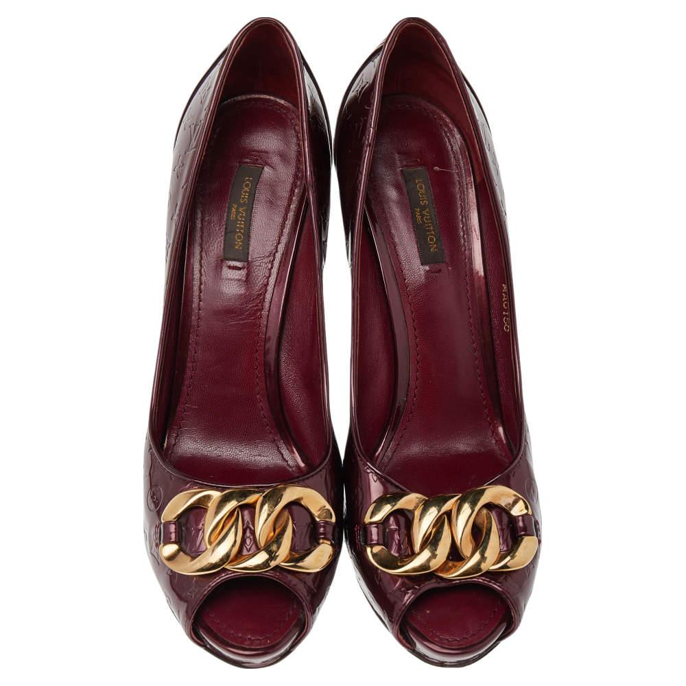 Brought to you from the House of Louis Vuitton, these pumps will luxuriously revamp our outfit. With the burgundy Monogram patent leather used on the exterior and delicate gold-toned chain detailing on the upper, these LV pumps are all about making