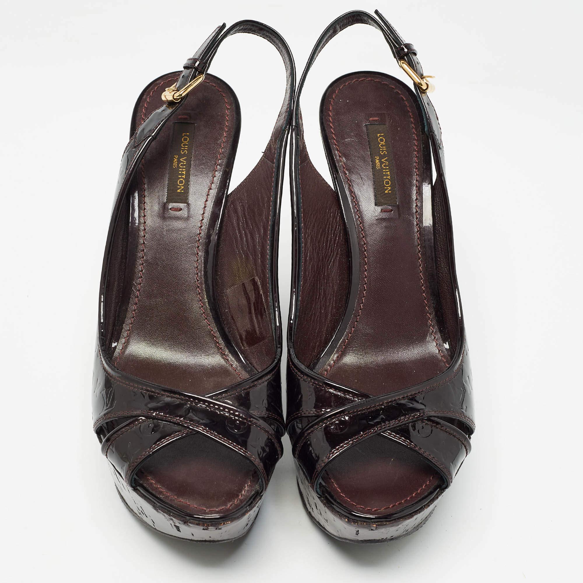 Nero Louis Vuitton Sandali con zeppa Pantheon in pelle verniciata Monogram Borgogna Taglia 39 in vendita