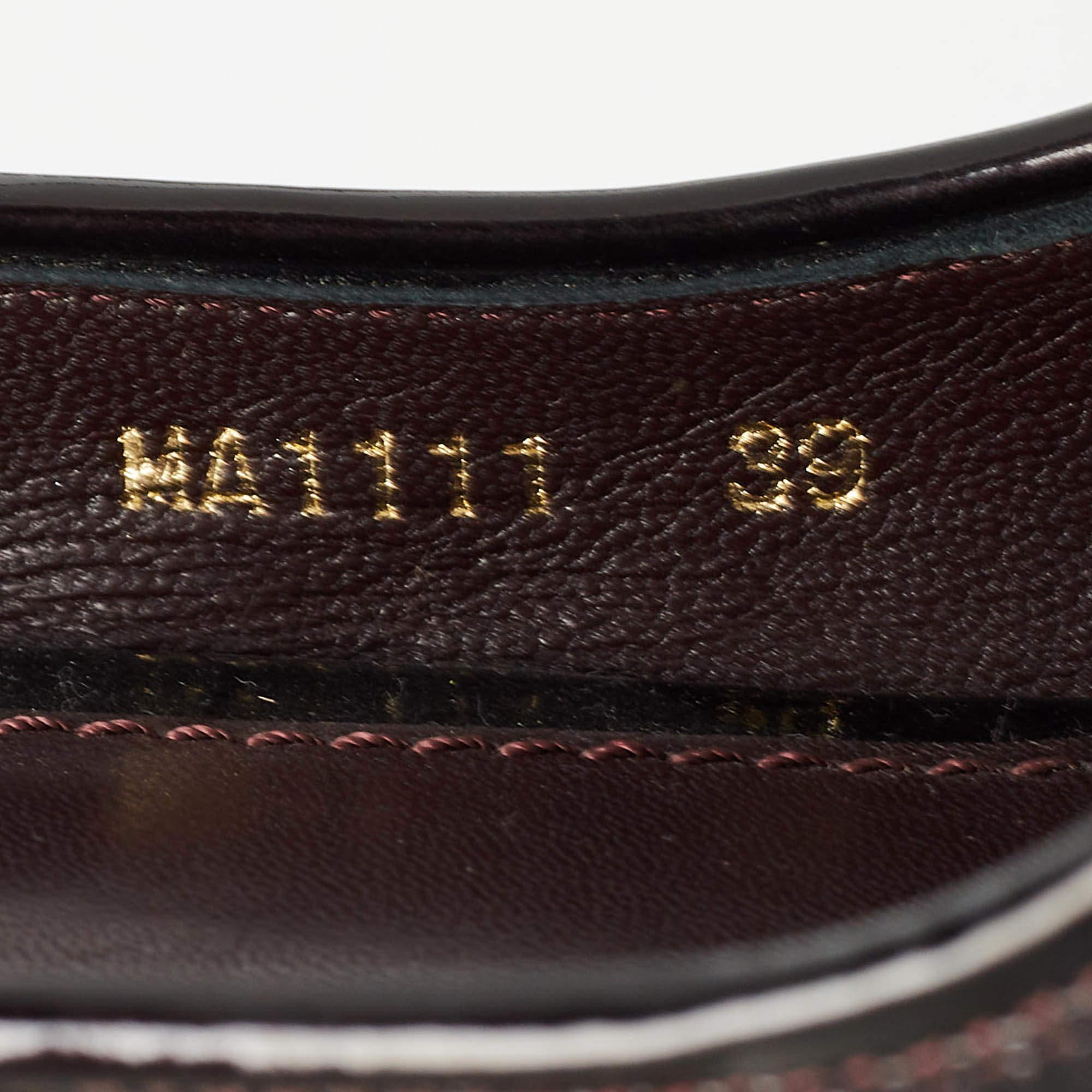 Louis Vuitton Sandali con zeppa Pantheon in pelle verniciata Monogram Borgogna Taglia 39 in vendita 3