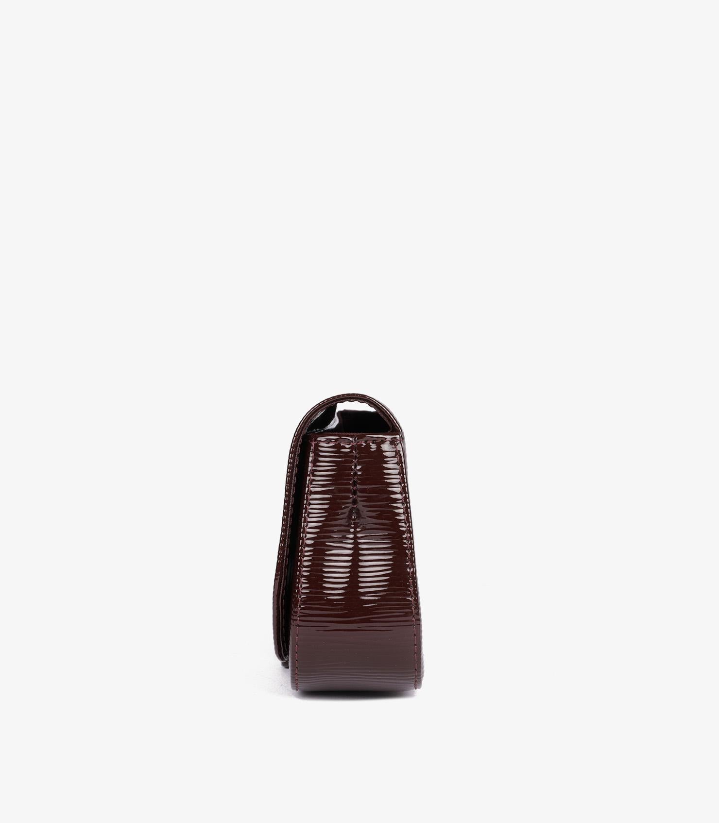 Louis Vuitton Burgunderfarbene Epi Leder-Würfel-Clutch aus Lackleder (Schwarz) im Angebot