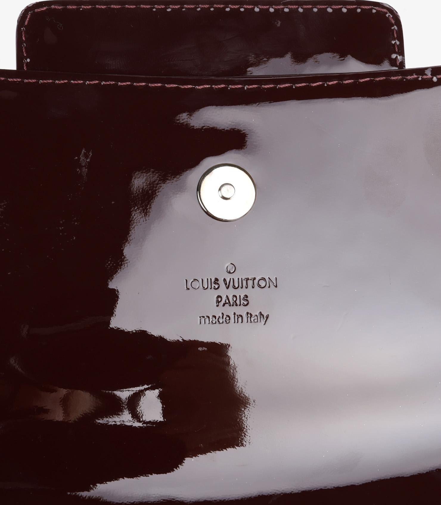 Louis Vuitton pochette Sobe en cuir épi verni bordeaux en vente 2