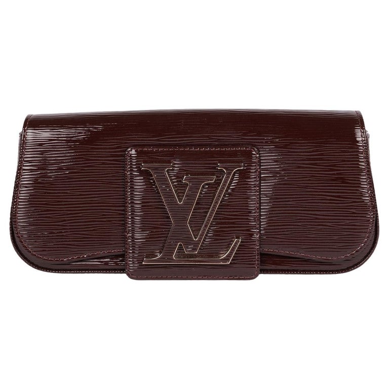 Louis Vuitton Clutch Sobe in pelle Epi brevettata bordeaux in vendita su  1stDibs