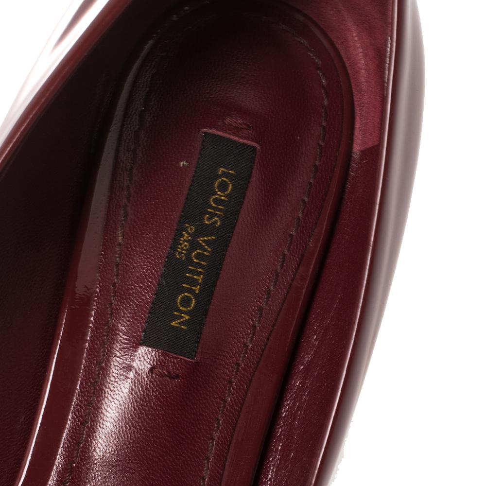 Louis Vuitton Bombas de charol burdeos Bernice tachonado puntera puntiaguda Tamaño 41 1