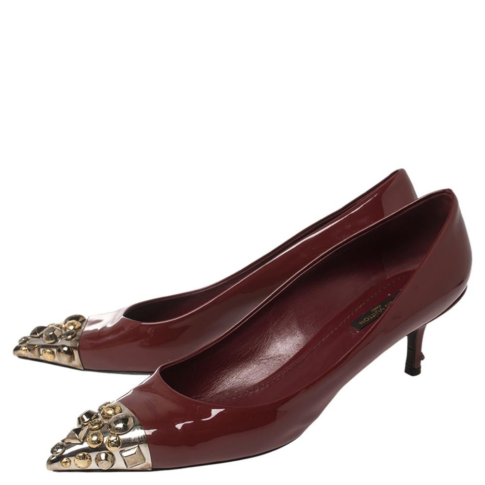 Louis Vuitton Burgundy Patent Leather Bernice Studded Pointed Toe Pumps Size 41 In Good Condition In Dubai, Al Qouz 2