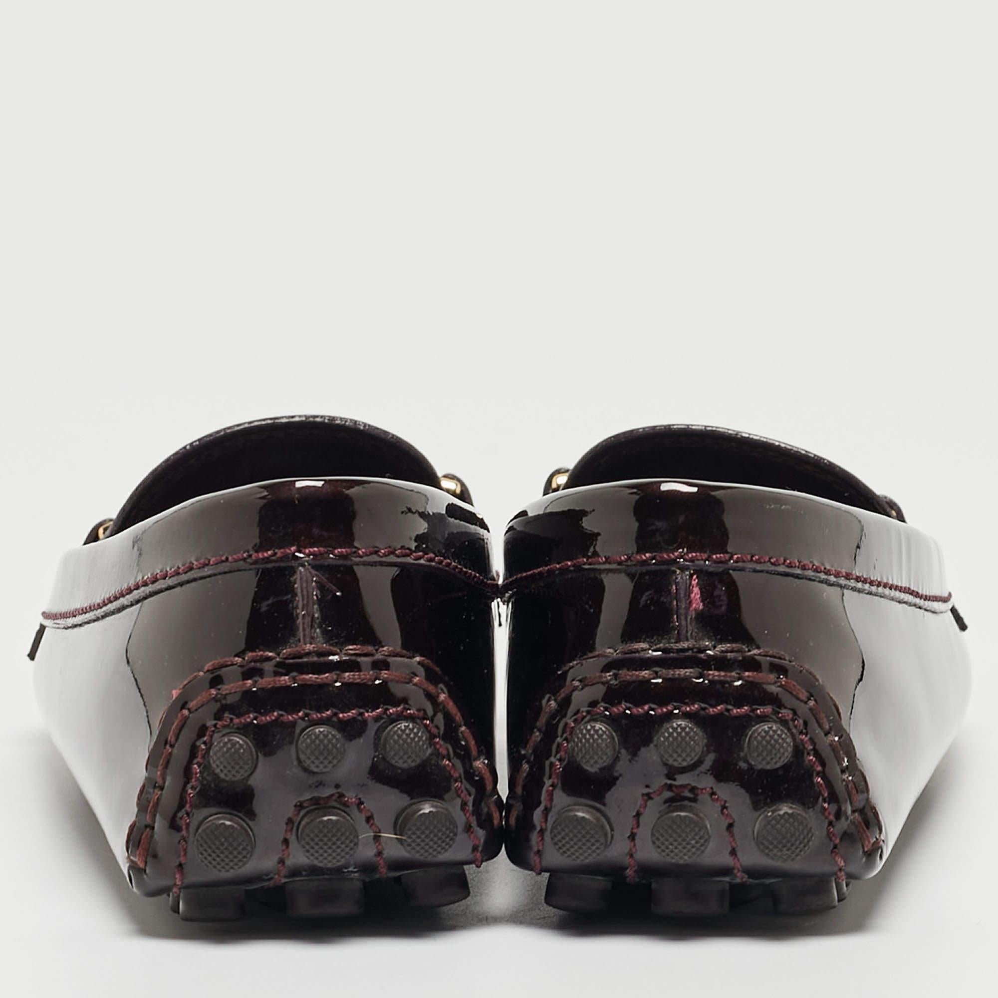 Louis Vuitton Burgunderfarbene Dauphine Loafers aus Lackleder in Burgunderrot Größe 36 im Zustand „Gut“ im Angebot in Dubai, Al Qouz 2