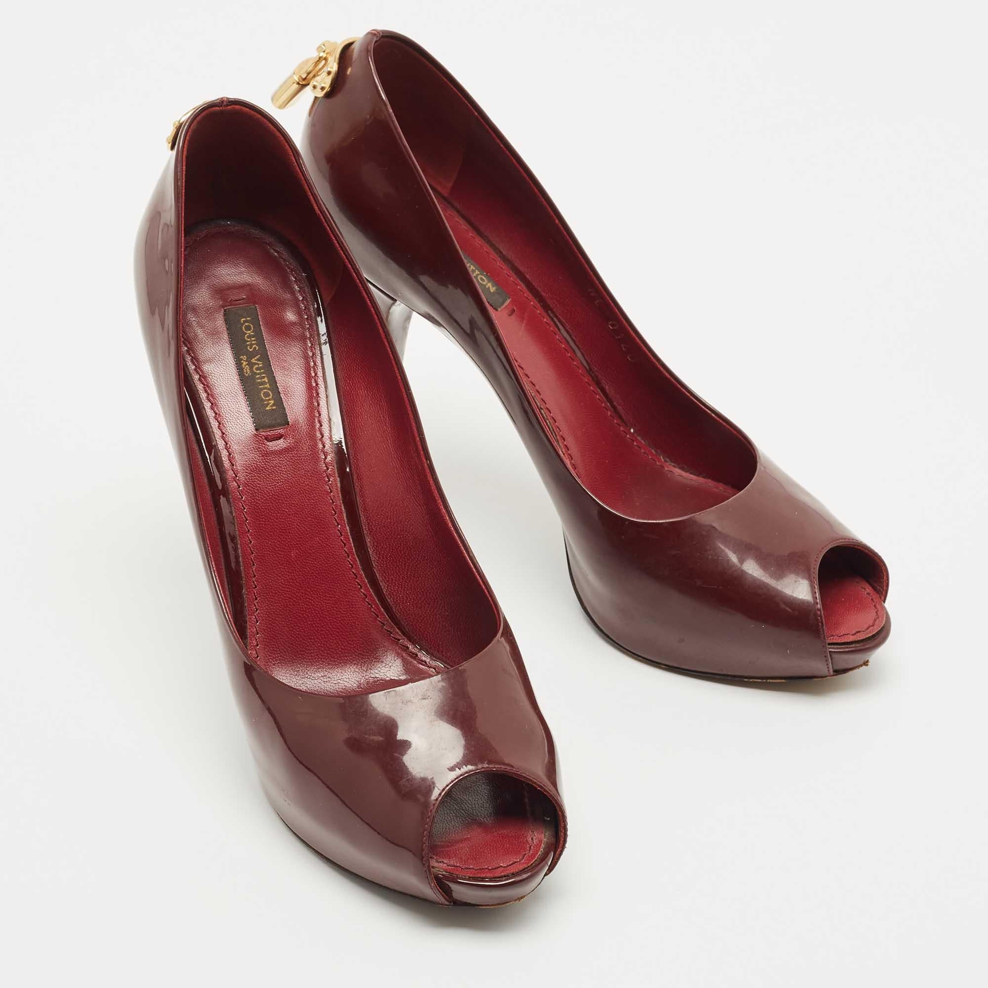 Louis Vuitton Burgundy Patent Leather Oh Really! Pumps Size 39 In Good Condition For Sale In Dubai, Al Qouz 2