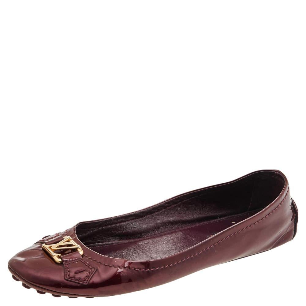 Louis Vuitton Burgundy Patent Leather Oxford Ballet Flats Size 39 In Fair Condition For Sale In Dubai, Al Qouz 2