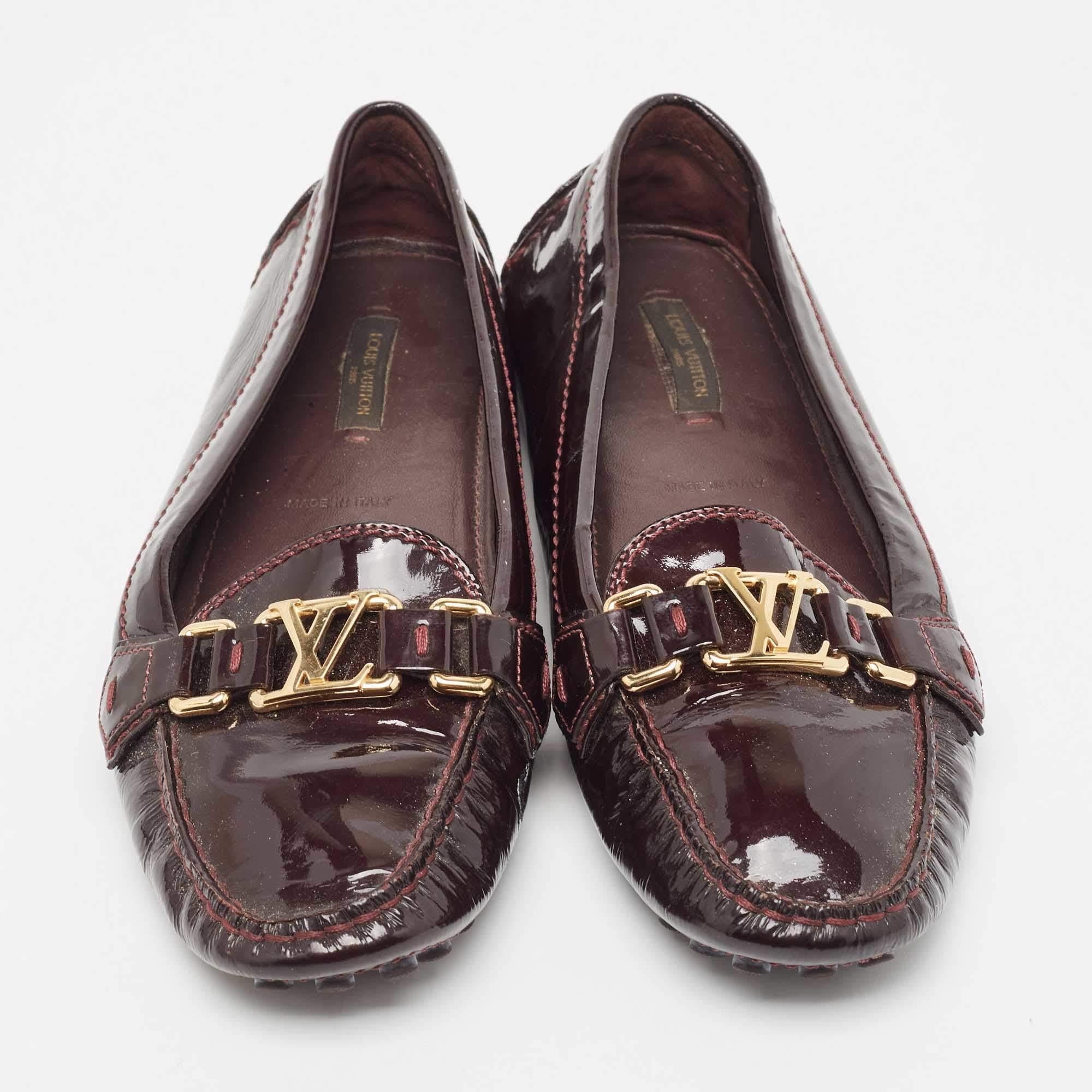 Practical, fashionable, and durable—these LV burgundy loafers are carefully built to be fine companions to your everyday style. They come made using the best materials to be a prized buy.

