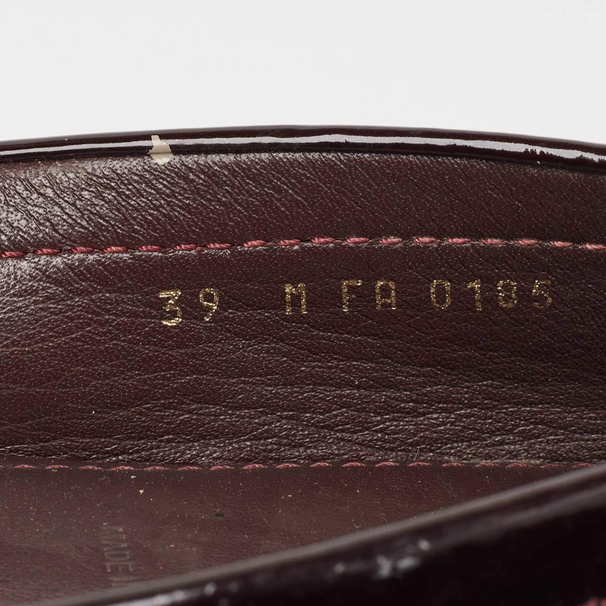 Burgunderfarbene Oxford Loafers von Louis Vuitton aus Lackleder, Größe 39 Damen im Angebot