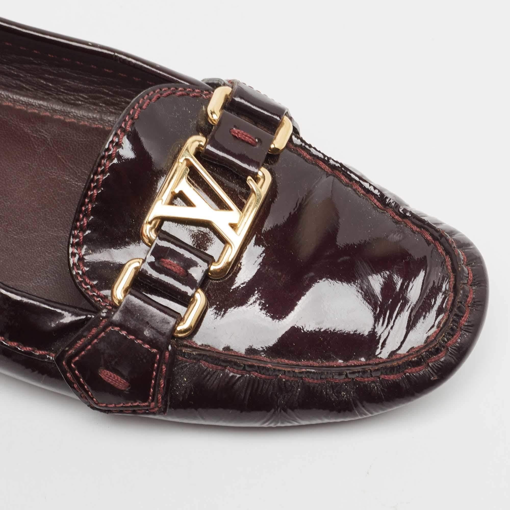 Burgunderfarbene Oxford Loafers von Louis Vuitton aus Lackleder, Größe 39 im Angebot 3