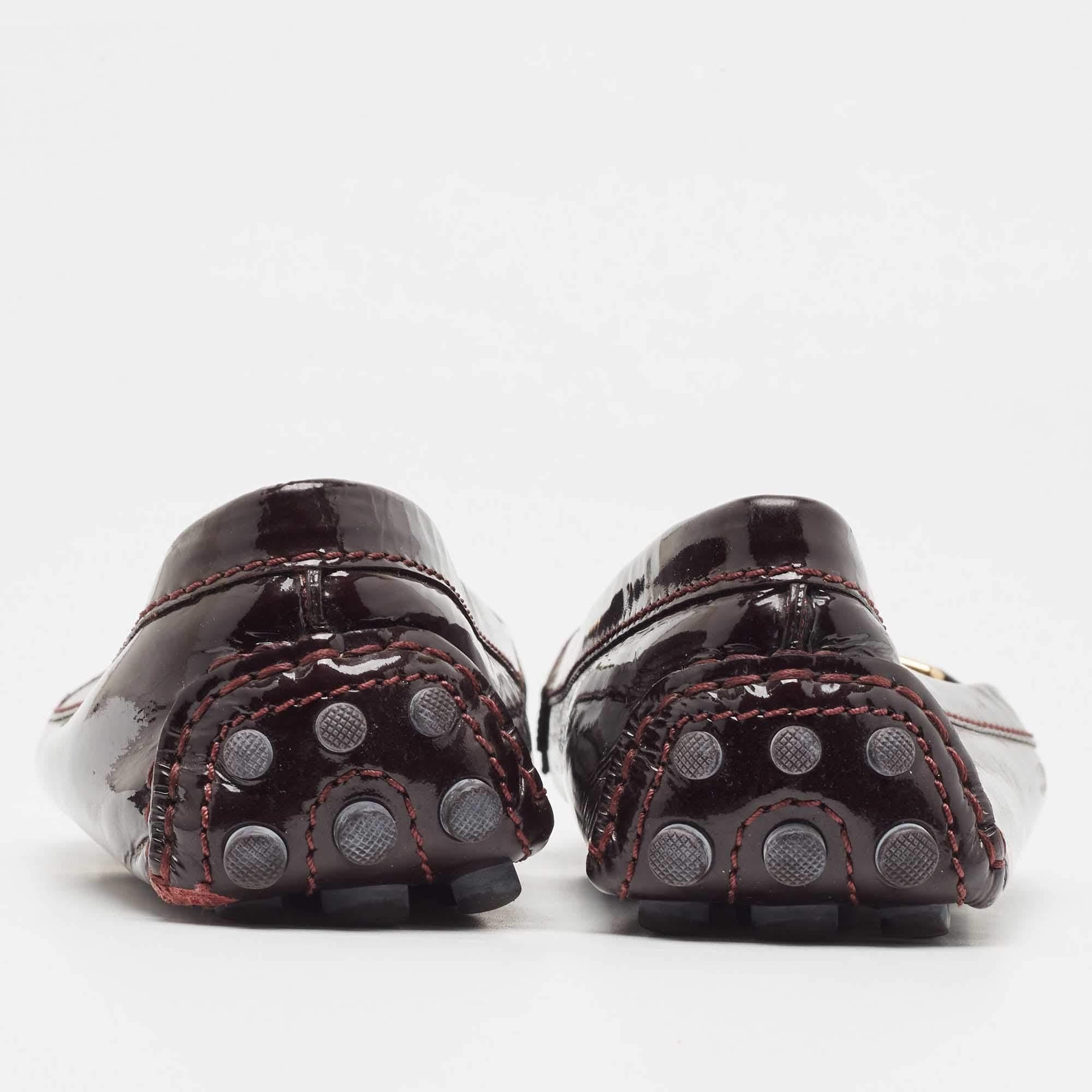 Burgunderfarbene Oxford Loafers von Louis Vuitton aus Lackleder, Größe 39 im Angebot 4