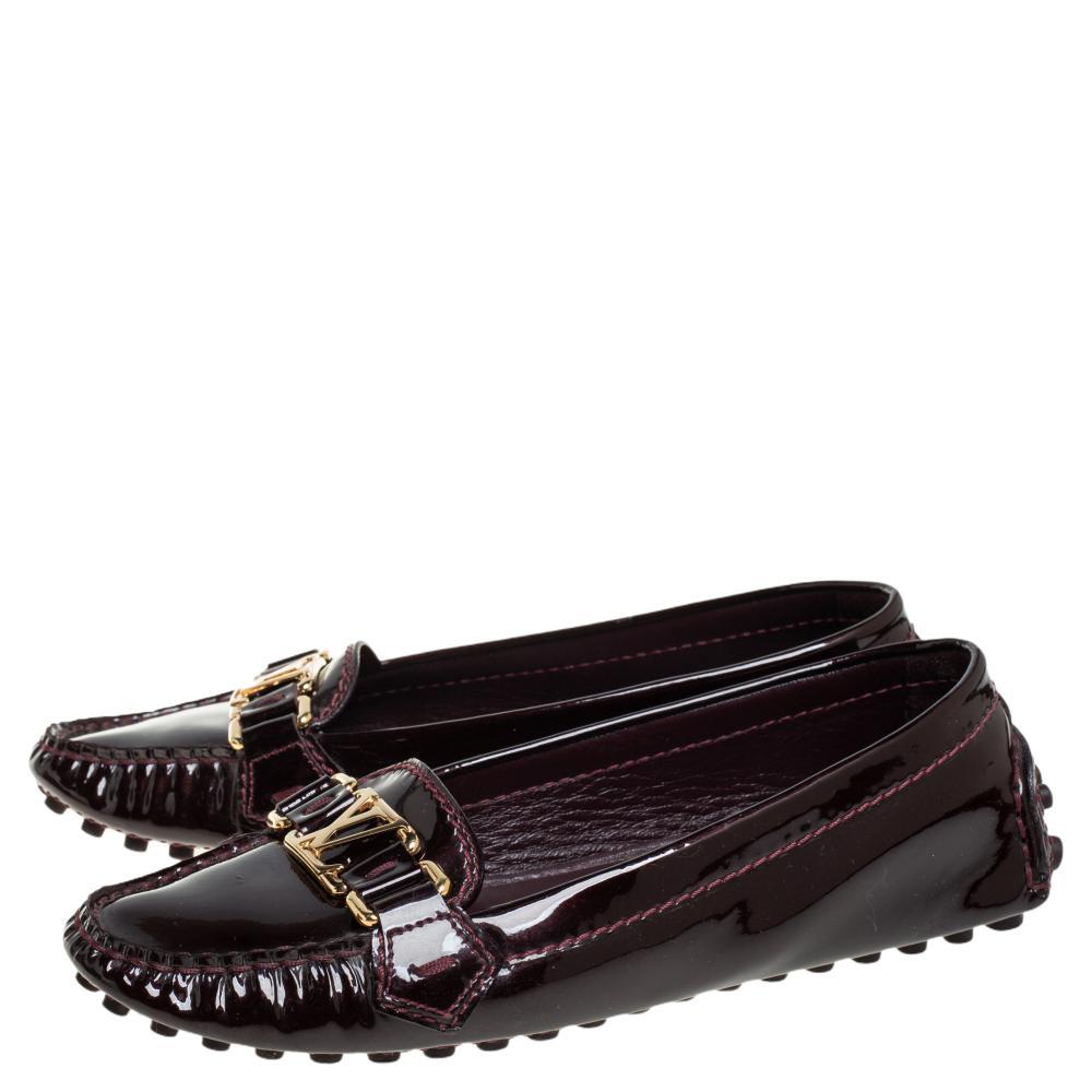 Louis Vuitton Burgundy Patent Leather Oxford Slip On Loafers Size 35 In Good Condition In Dubai, Al Qouz 2