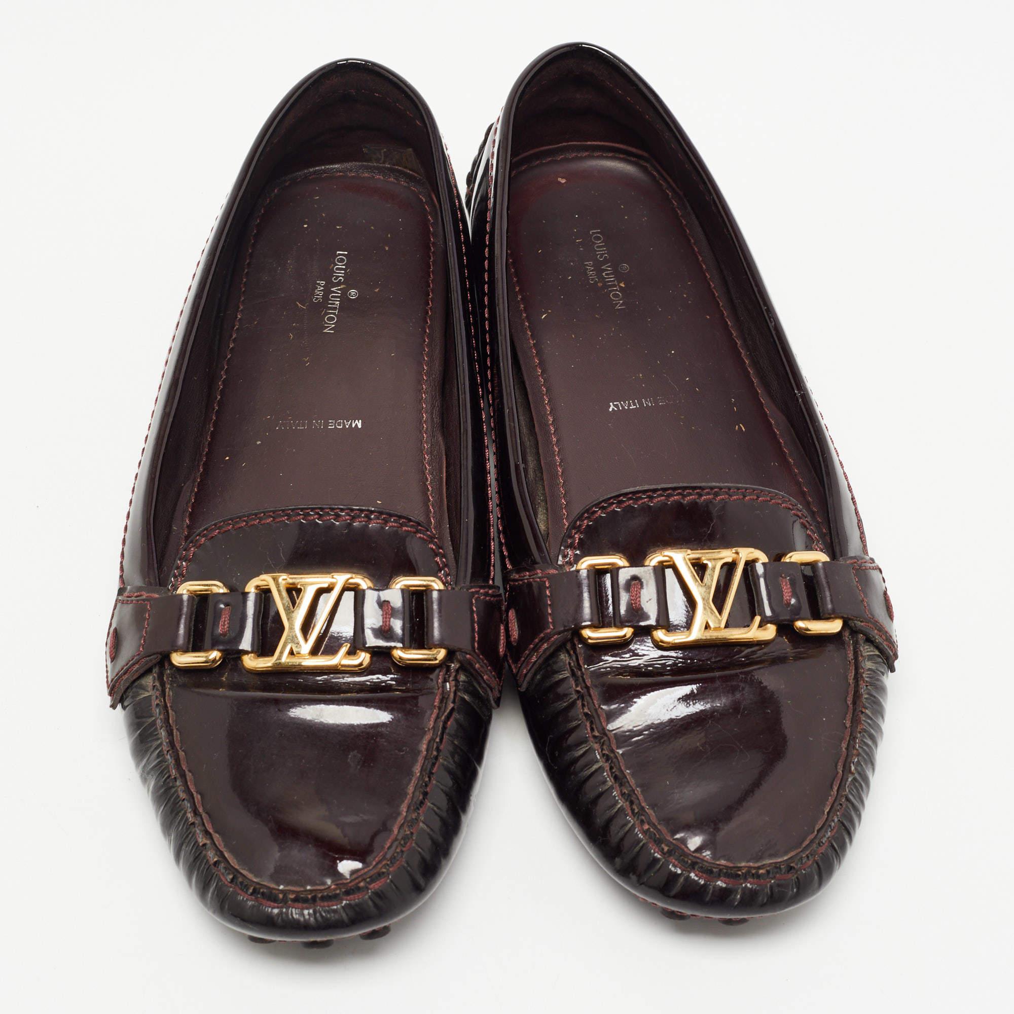 Louis Vuitton Burgundy Patent Leather Oxford Slip On Loafers Size 41 In Good Condition In Dubai, Al Qouz 2