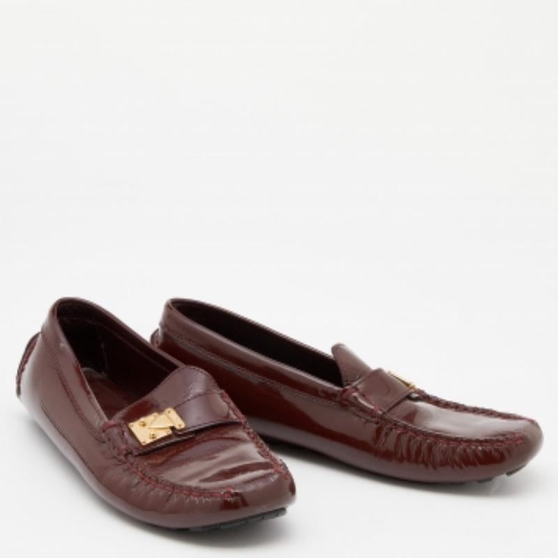 Louis Vuitton Burgundy Patent Leather Slip On Loafers Size 37.5 In Good Condition For Sale In Dubai, Al Qouz 2