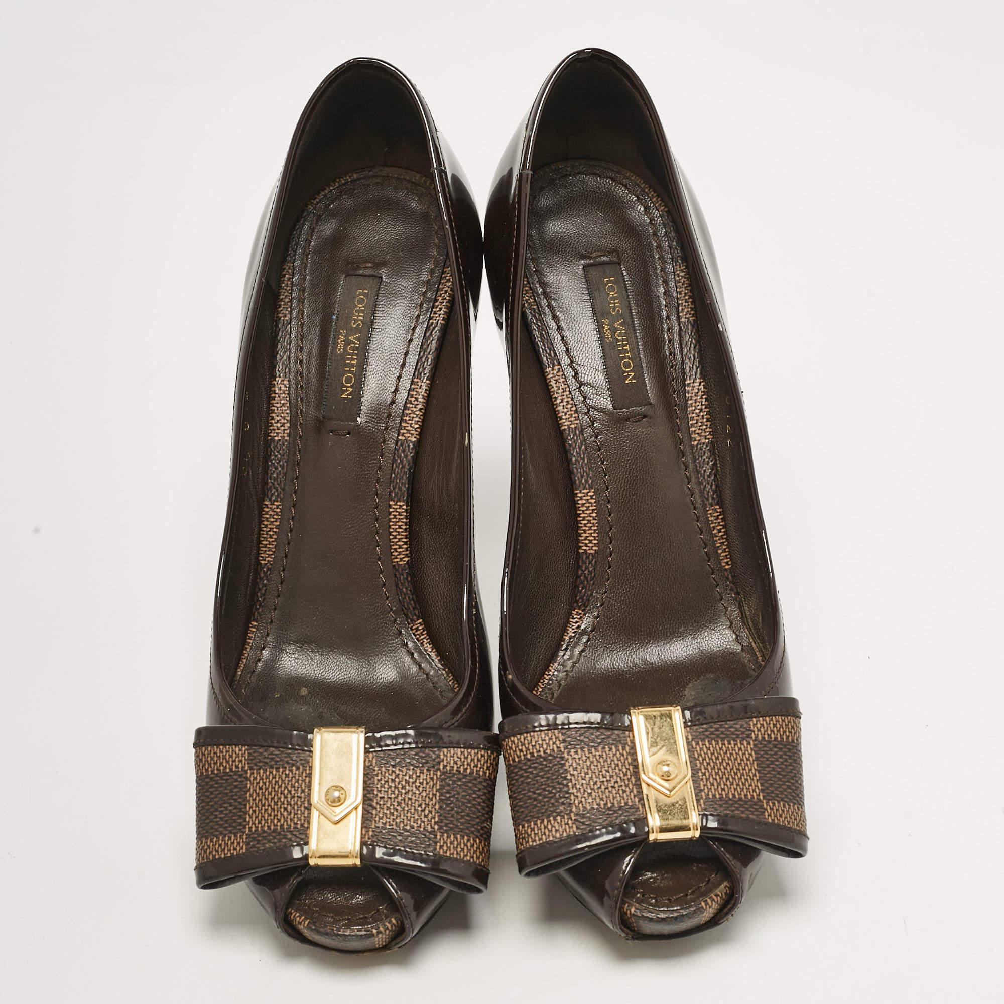 Louis Vuitton Bombas de punta Valentine de charol burdeos talla 37 Negro en venta