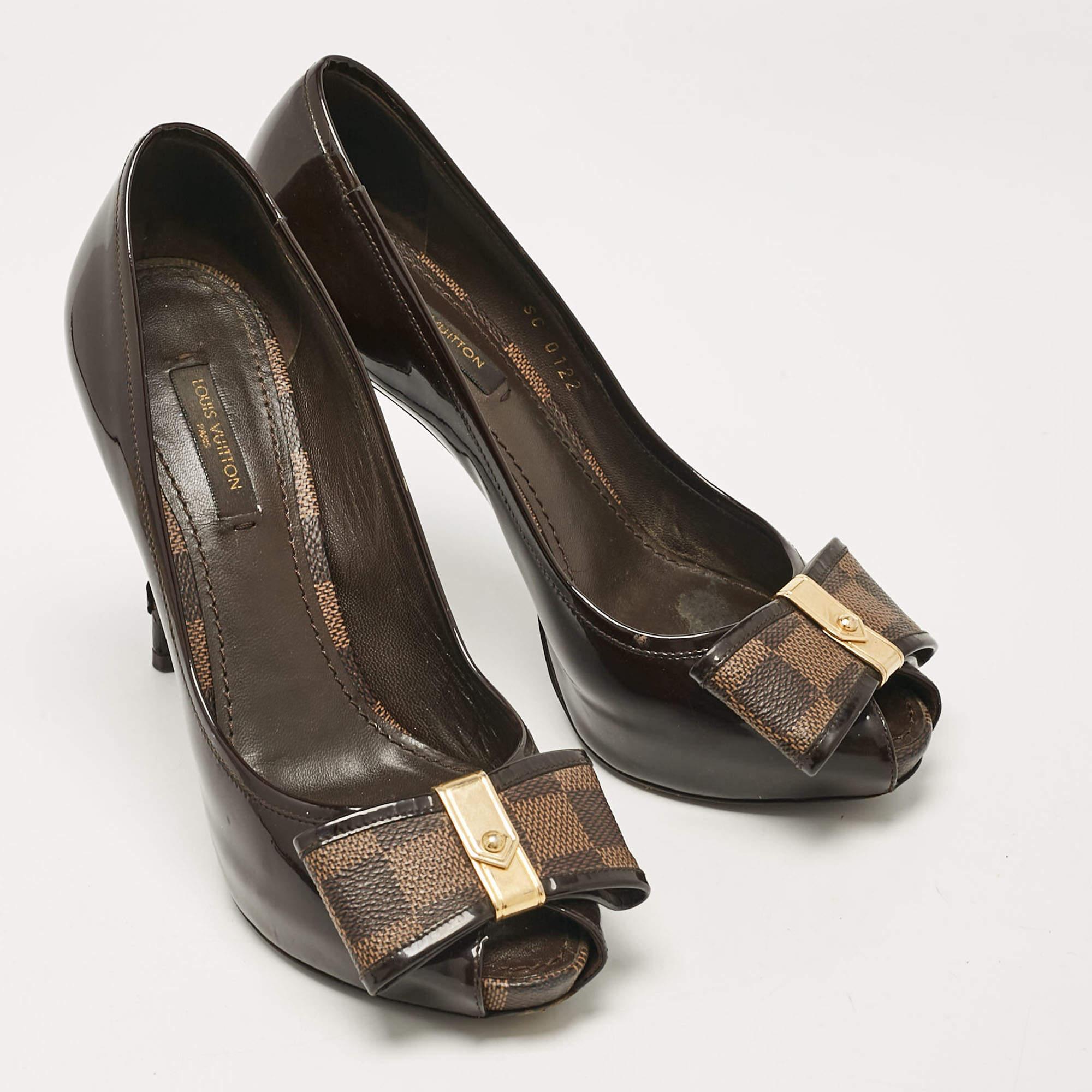 Louis Vuitton Bombas de punta Valentine de charol burdeos talla 37 en Bastante bueno estado para la venta en Dubai, Al Qouz 2