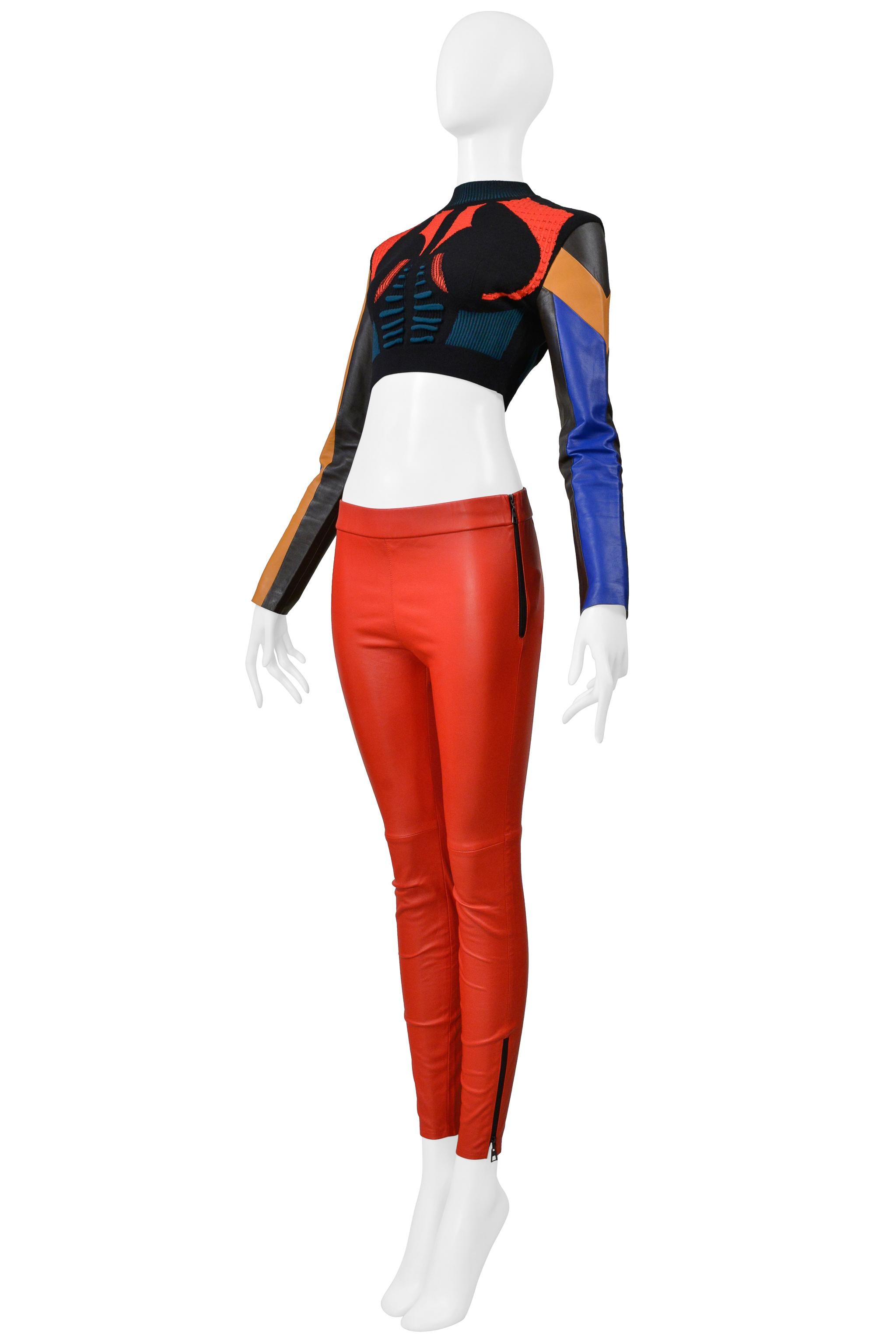 Rosso Louis Vuitton By Ghesquiere Maglione a maglia multicolore e pantaloni in pelle rossa 2016 in vendita