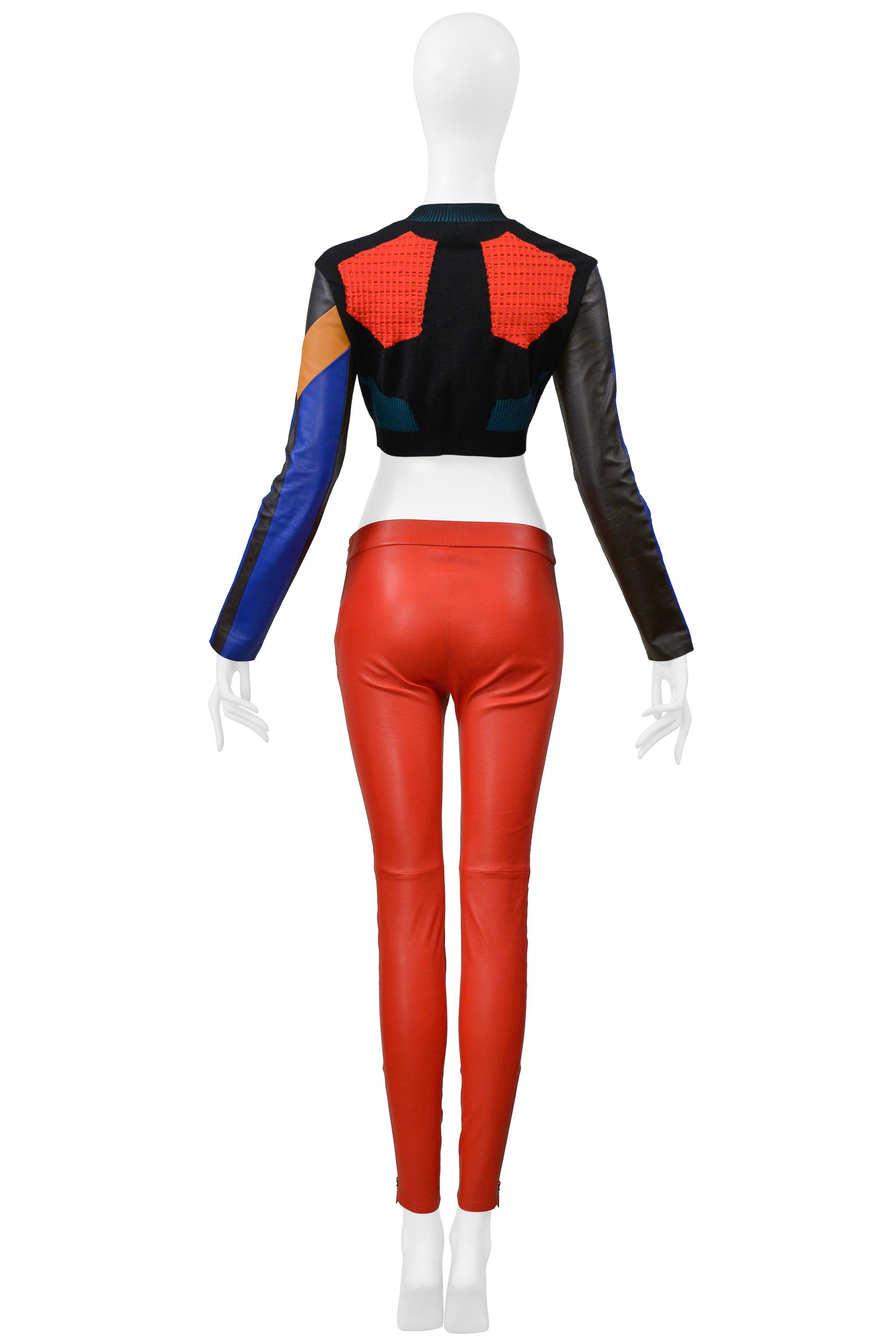 Donna Louis Vuitton By Ghesquiere Maglione a maglia multicolore e pantaloni in pelle rossa 2016 in vendita