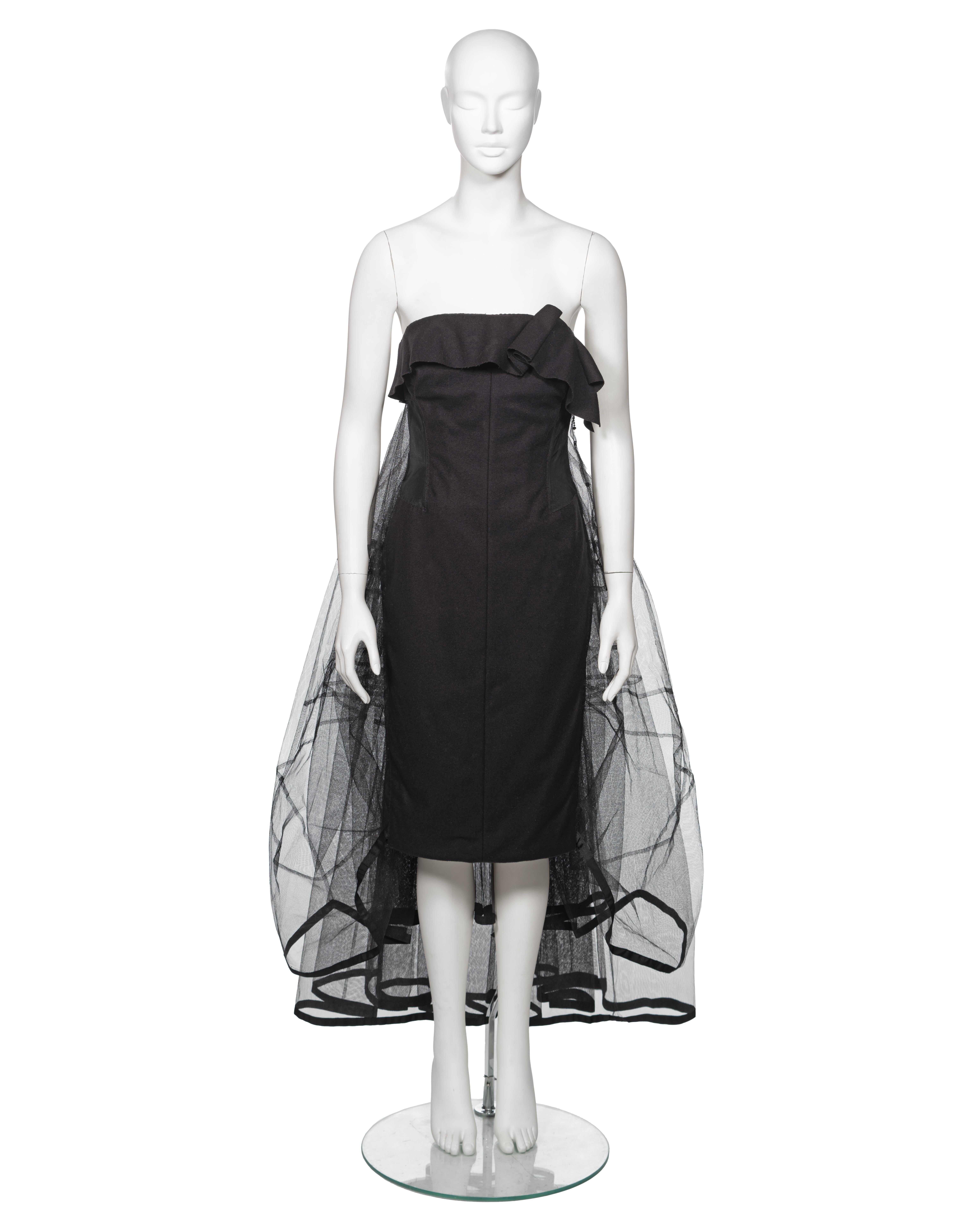 ▪ Louis Vuitton Black Wool Strapless Evening Dress
▪ Creative Director: Marc Jacobs
▪ Fall-Winter 2008
▪ Crafted from black felted wool, this garment exudes elegance and sophistication
▪ Boasting a built-in corset, the strapless design offers a