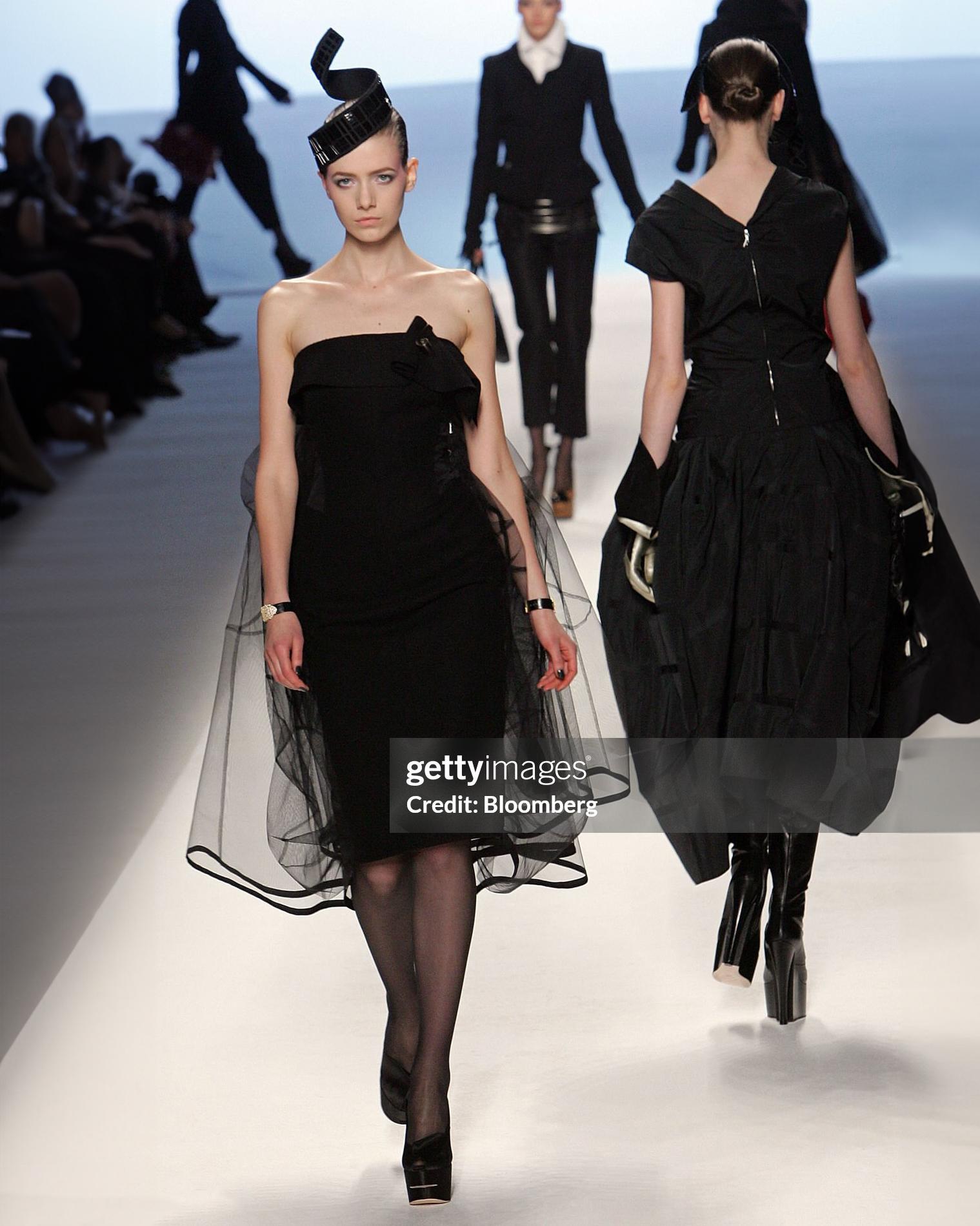 Louis Vuitton by Marc Jacobs Black Wool Strapless Dress with Petticoat, fw 2008 In Good Condition For Sale In London, GB