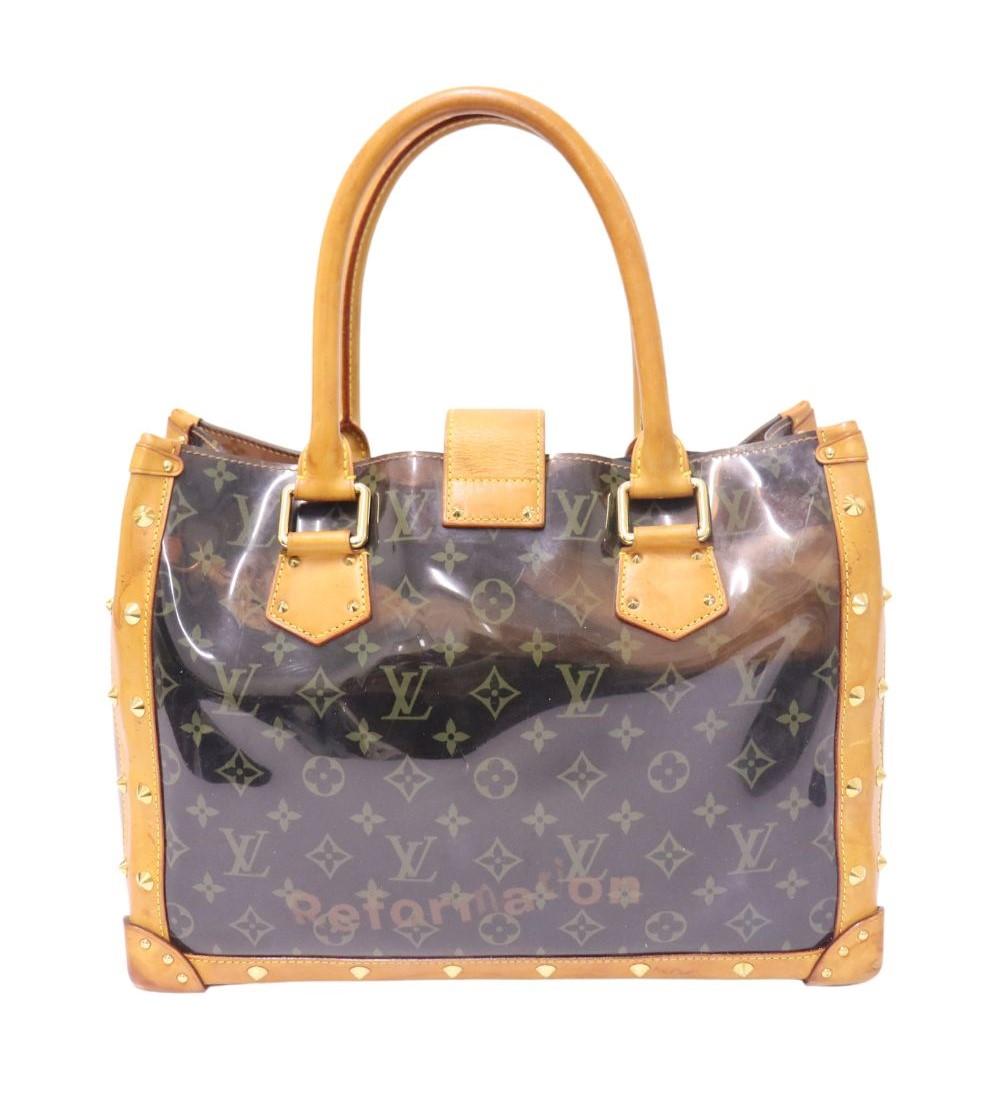 Louis Vuitton Cabas PVC Monogram Ambre Neo MM Bag, features a monogrammed vinyl, leather handles, stud embellishment, and front lock.

Material: Leather & PVC
Hardware: Gold
Height:27.5cm
Width: 36cm
Depth: 12cm
Shoulder Strap: 11cm
Overall