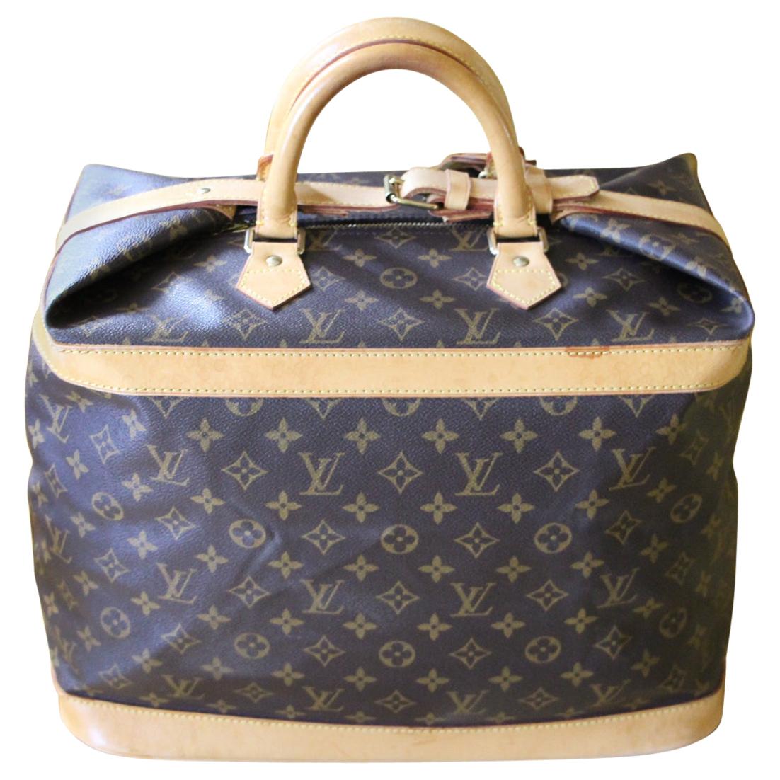 louis vuitton travel bag size