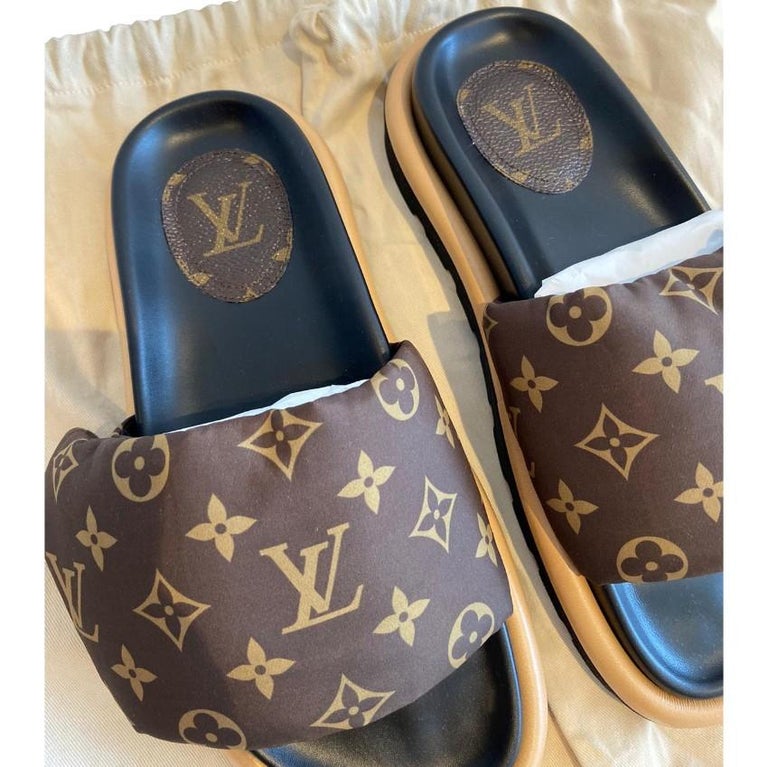 Louis Vuitton Pool Pillow Logo Embossed Leather Slides Eu 38 Uk 5 Us 8 at  1stDibs