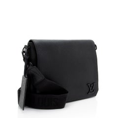 Louis Vuitton Calfskin Aerogram Takeoff Messenger