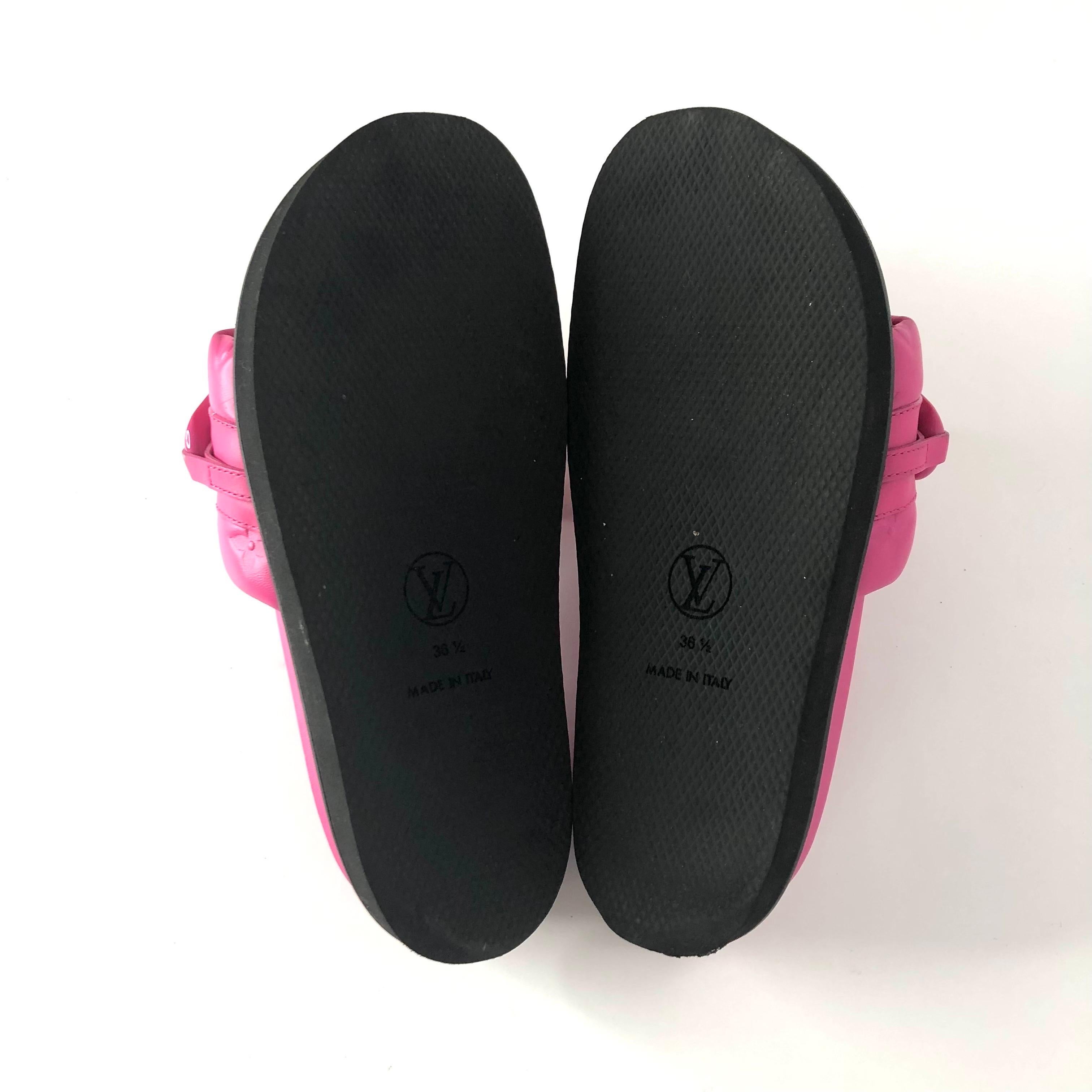 Donna Louis Vuitton Pelle di vitello goffrata Monogram Sunset Flat Comfort Mule 36.5 in vendita