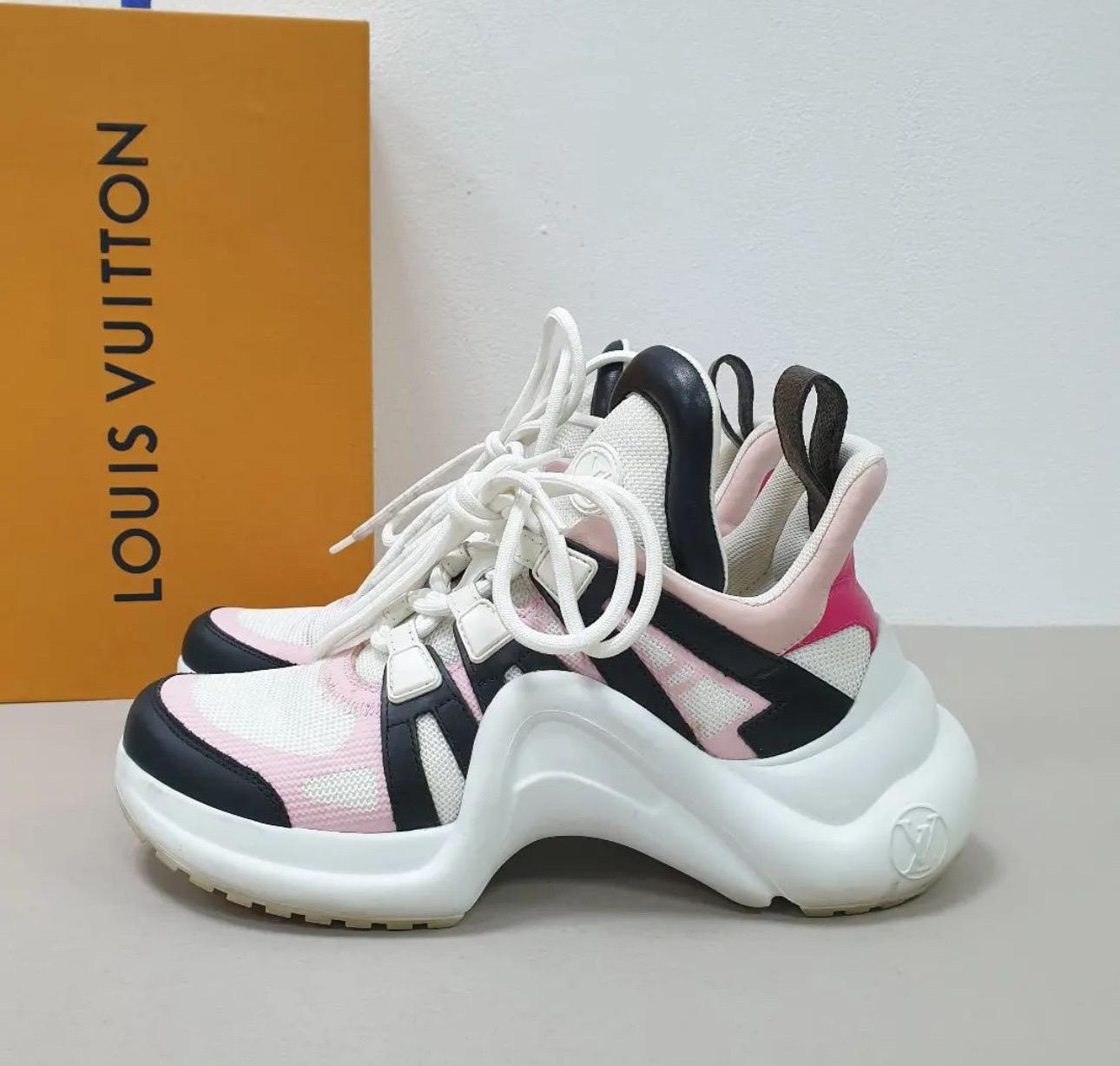 These stylish sneakers are crafted of pink calfskin leather in white and technical nylon.
 It features Louis Vuitton patent monogram coated canvas pull tab and white laces and large white rubber soles.

Sz.36

Good  condition. Signs of wear seen on