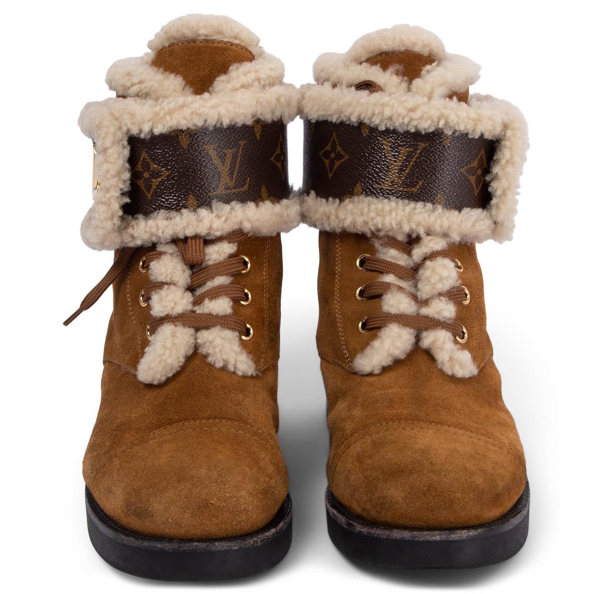 100% authentic Louis Vuitton Ranger Wonderland lace-up boots in camel suede featuring off-white shearling lining and trimming. Close with the classic LC twist lock buckle in gold-tone metal and monogram strap. The boots are set on a stacked heel and