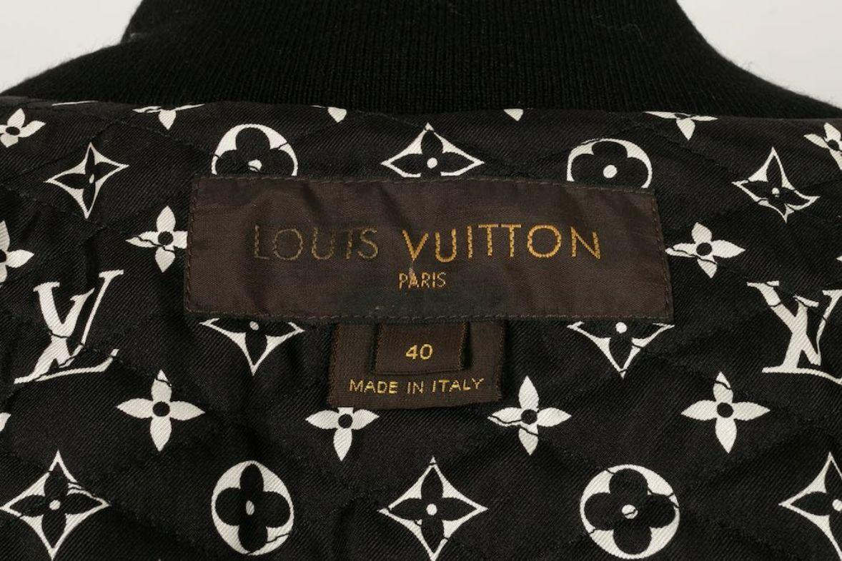 Louis Vuitton - Veste en cuir de veau camel et cravate en daim noir en vente 5