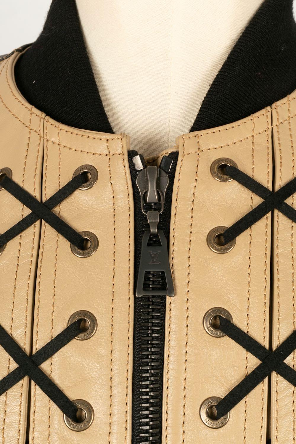 Louis Vuitton - Veste en cuir de veau camel et cravate en daim noir Pour femmes en vente