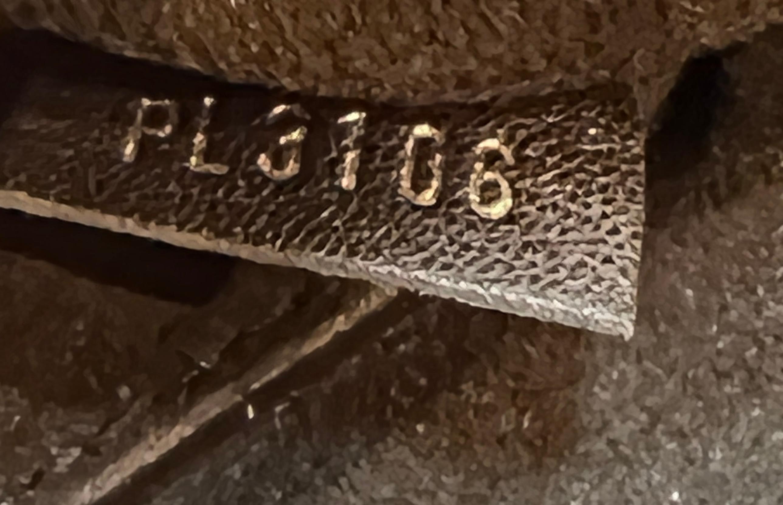 Die Kameratasche von Louis Vuitton aus Segeltuch und Leder mit Monogramm und Nieten 2