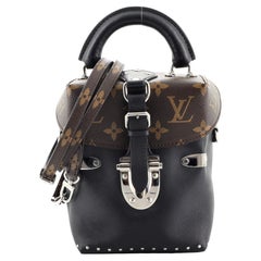 Die Kameratasche von Louis Vuitton aus Segeltuch und Leder mit Monogramm und Nieten