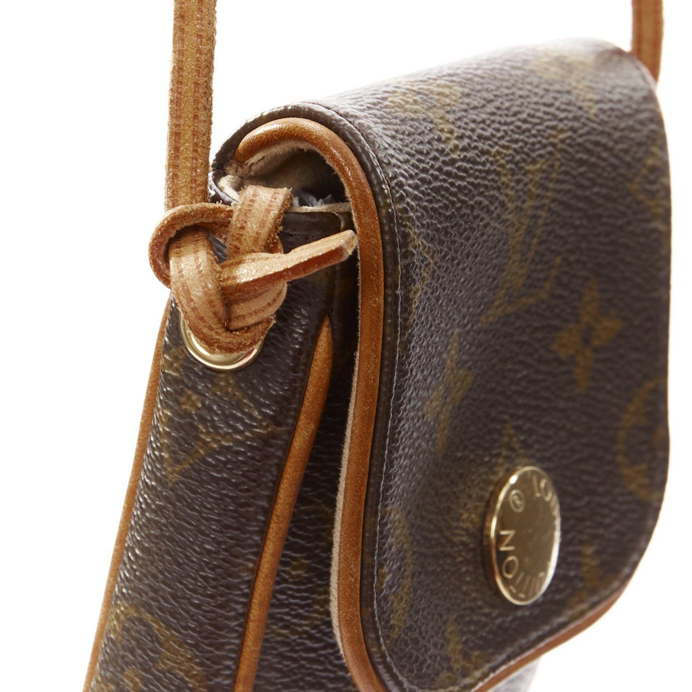 LOUIS VUITTON Cancun Pochette brown LV logo monogram mini crossbody bag For Sale 2
